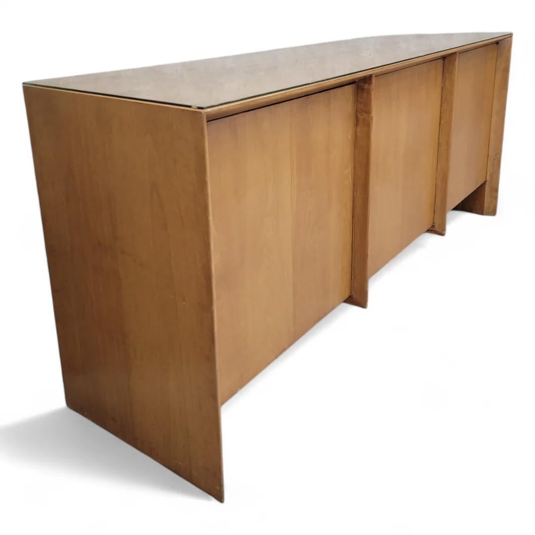 Mid Century Modern T.H. Robsjohn-Gibbings per il mobile credenza Widdicomb in vendita 2