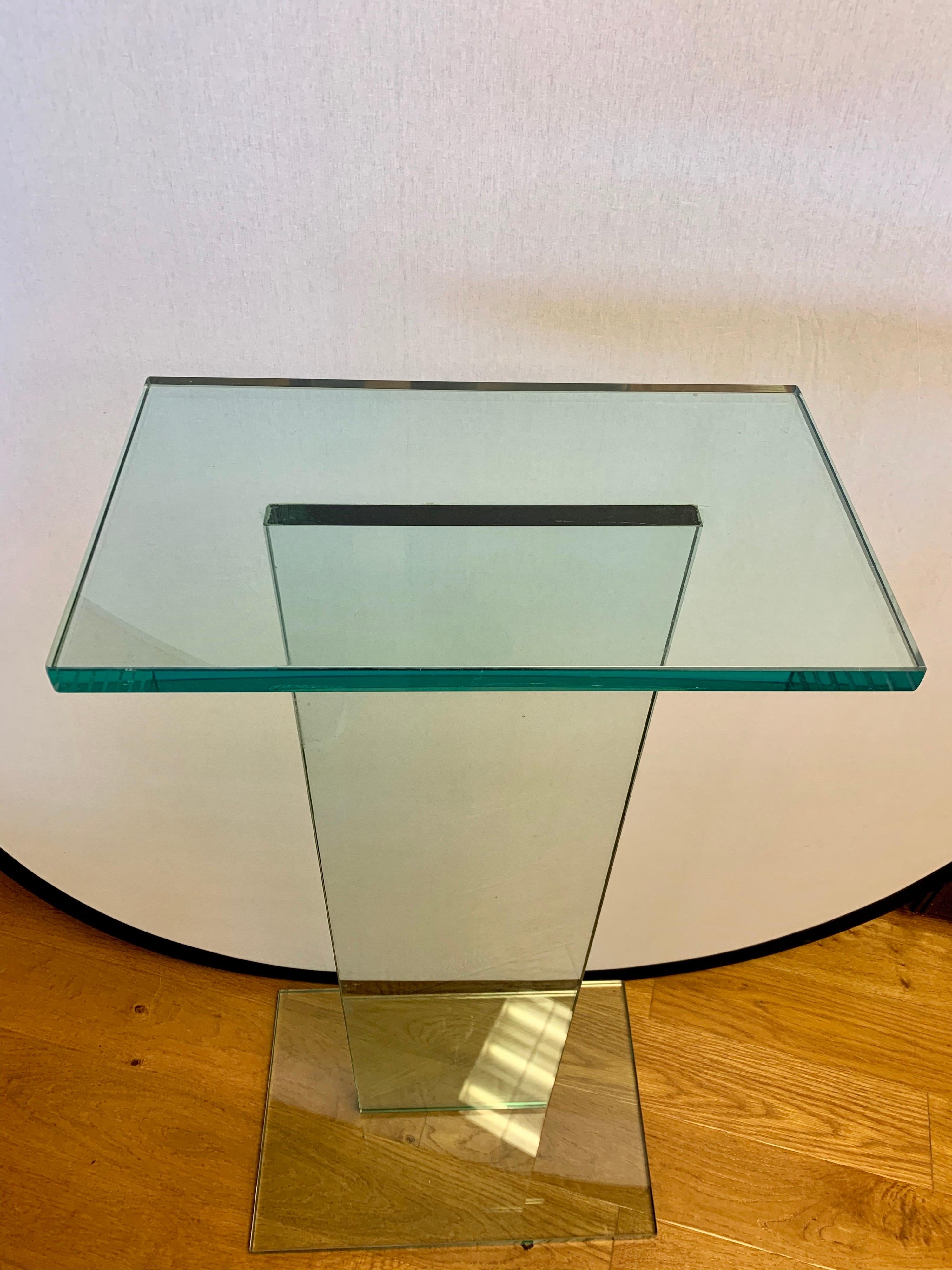 glass plinth stand manufacture