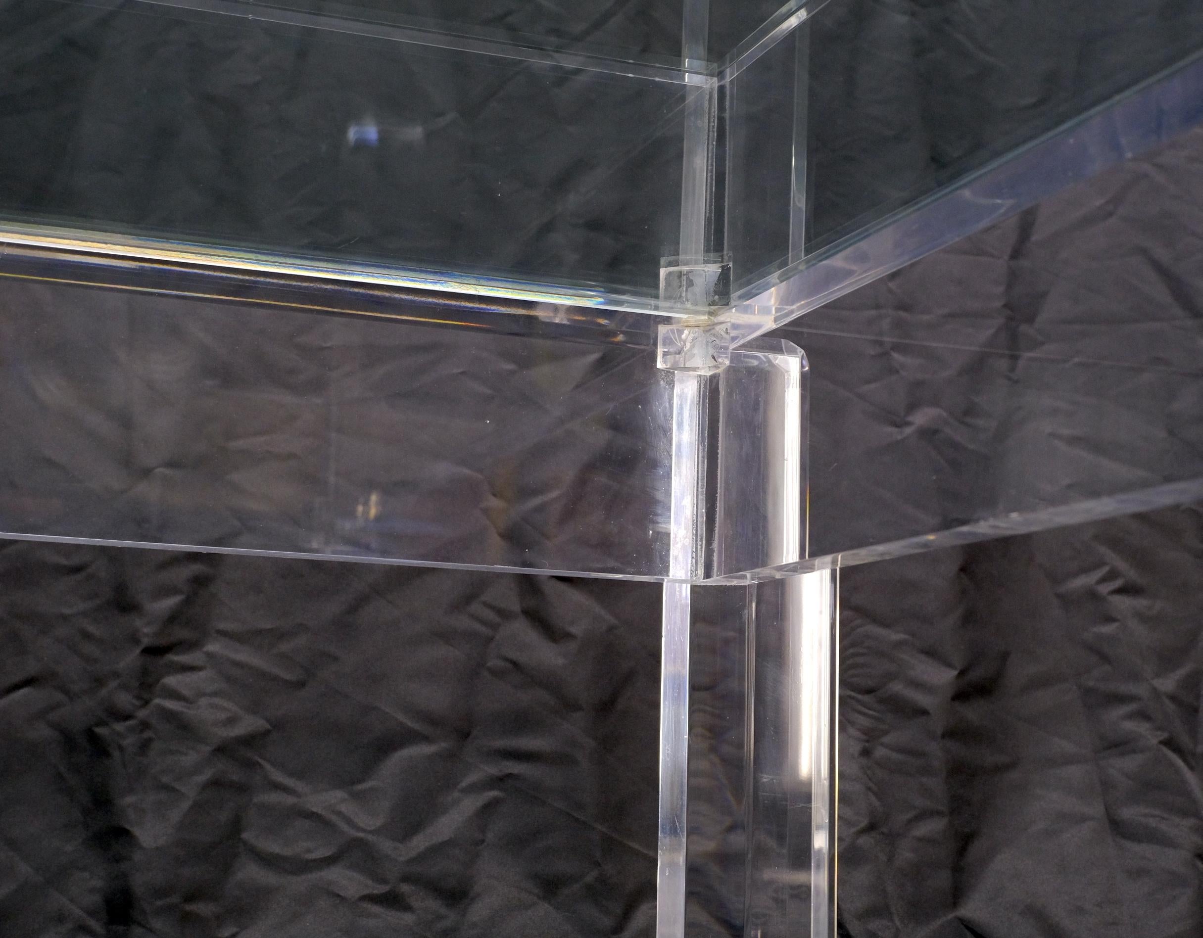 Table basse carrée moderne du milieu du siècle dernier à base épaisse en lucite polie et plateau en verre en vente 6