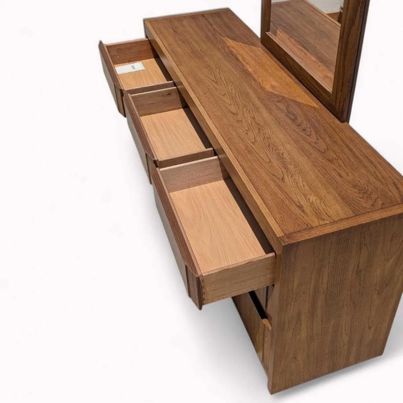 Mid-Century moderno Comò Thomasville Huntley con specchio, circa 1960, metà del secolo scorso in vendita