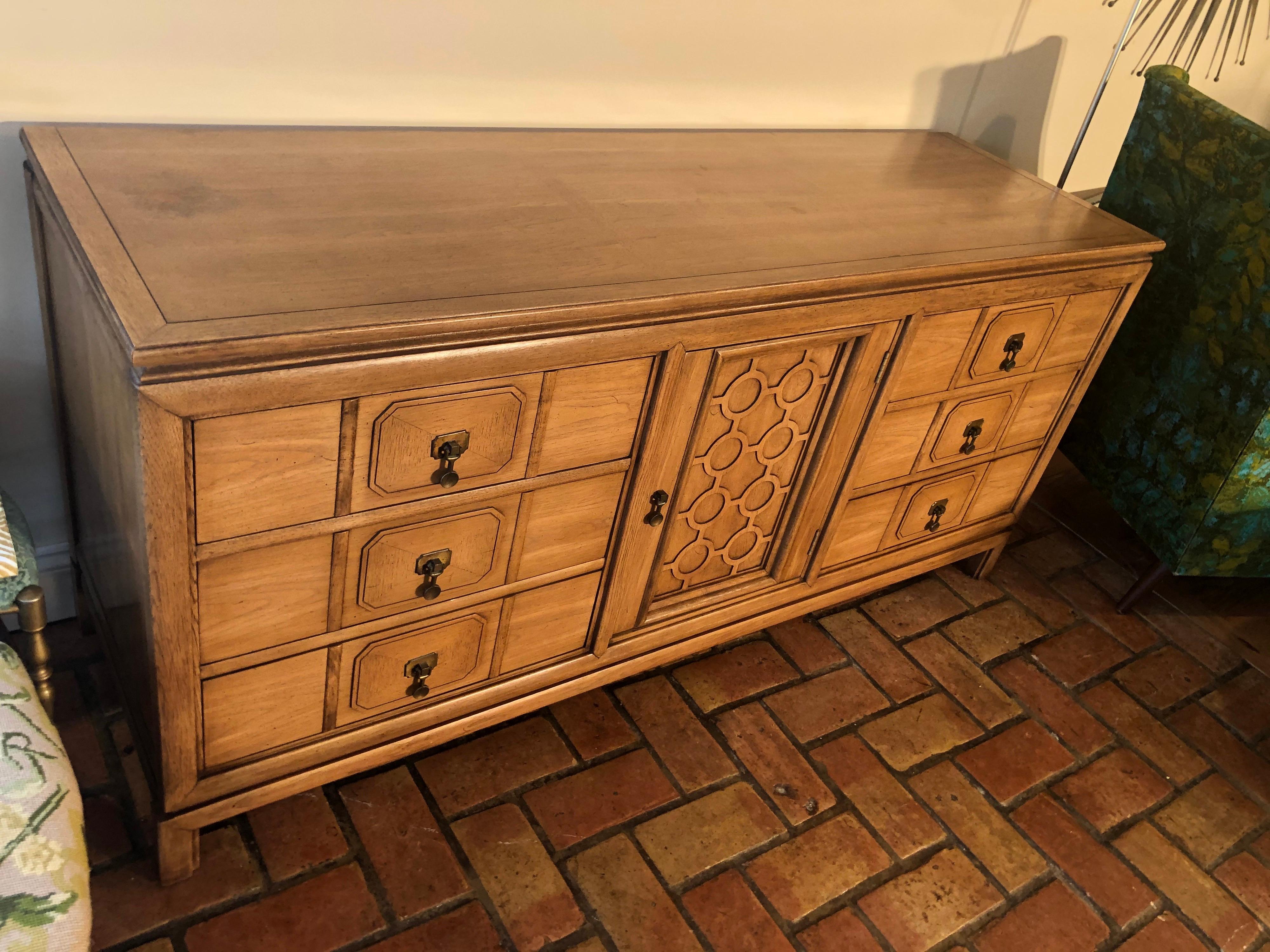 Mid-Century Modern Thomasville Tamerlane Dressser 4