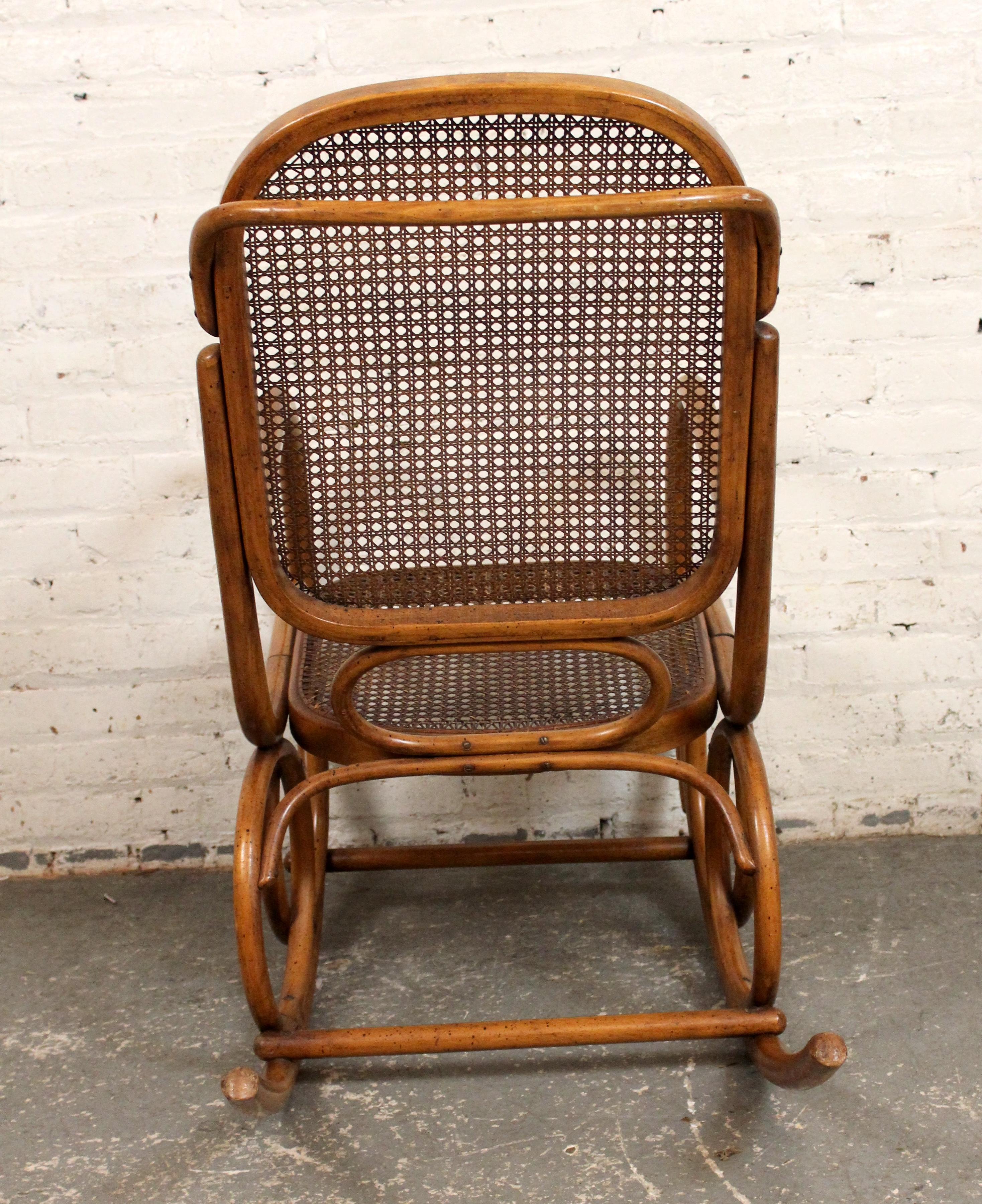 Sedia a dondolo Thonet di Stendig Co. In condizioni buone in vendita a Brooklyn, NY