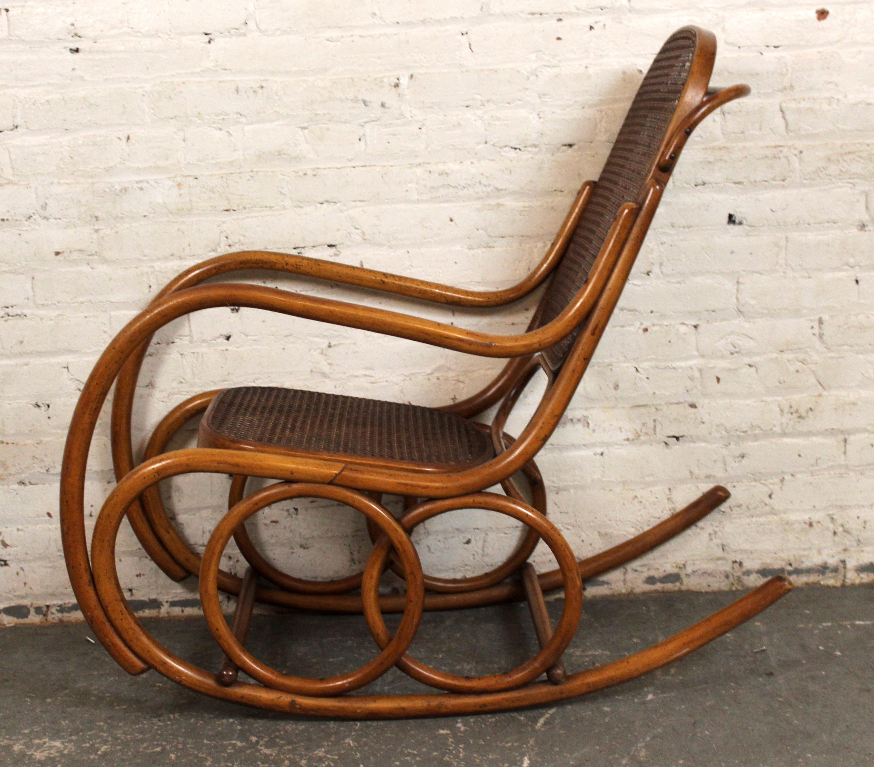 XX secolo Sedia a dondolo Thonet di Stendig Co. in vendita