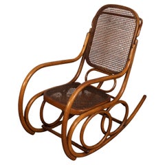 Sillas mecedoras de madera