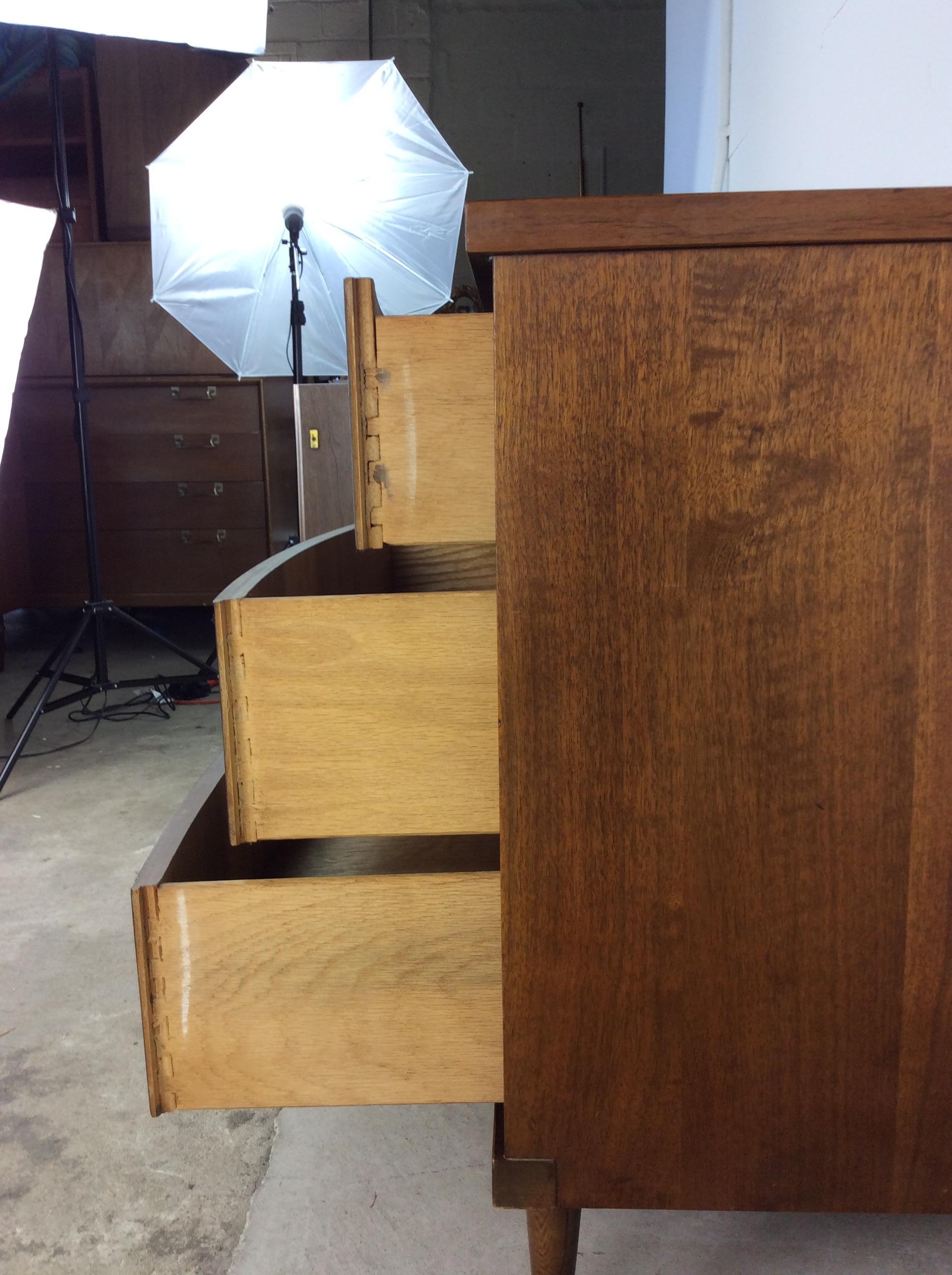 Crédence à trois tiroirs de style moderne du milieu du siècle dernier par Bassett Furniture en vente 3