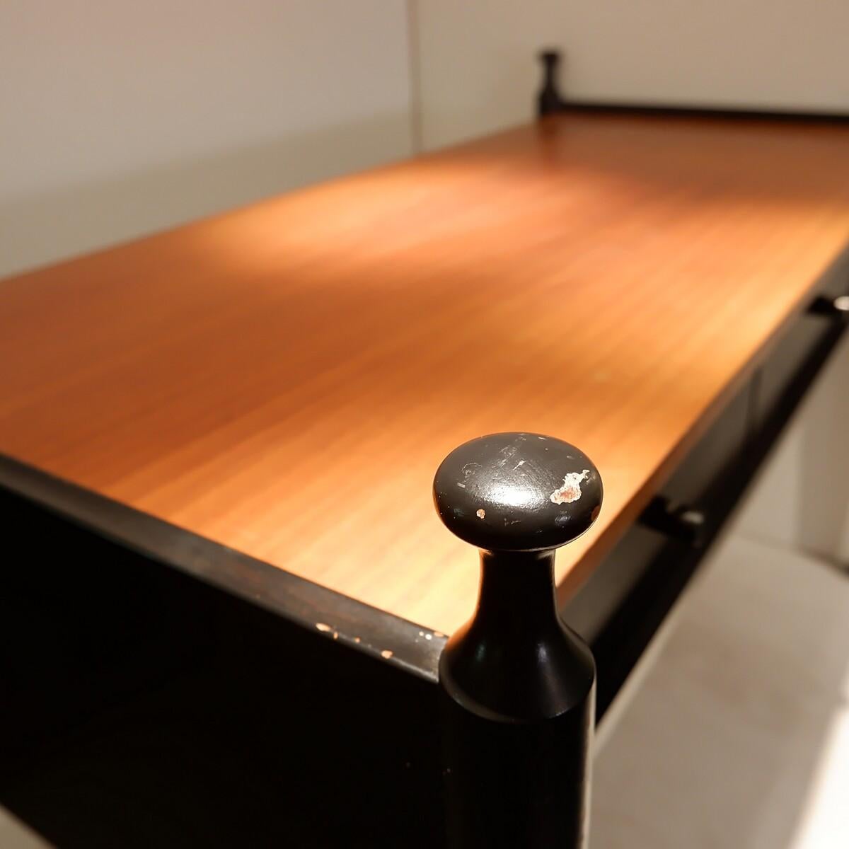 Mid Century Modern three-drawer desk For Sale 8