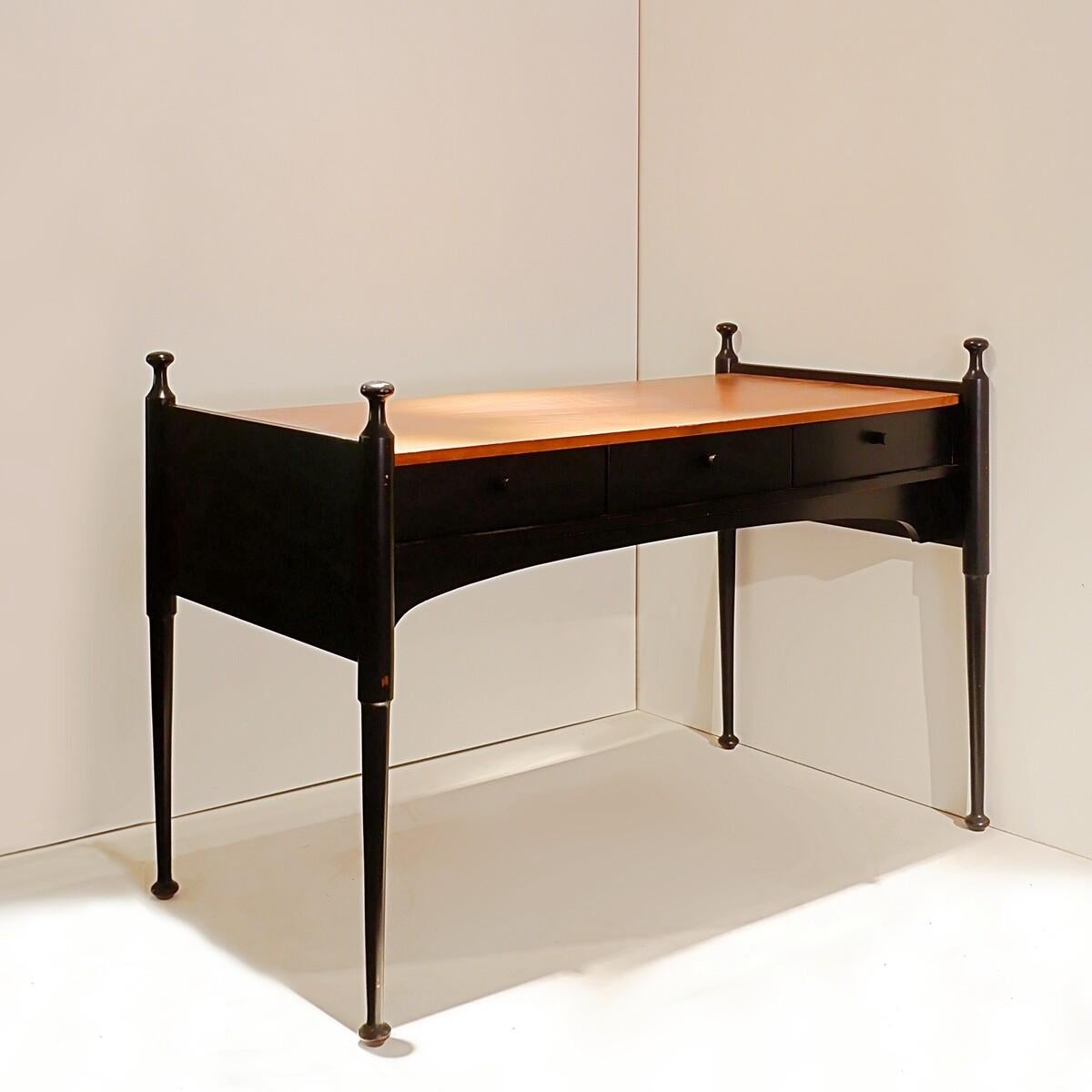 Mid-Century Modern Mid Century Modern three-drawer desk For Sale