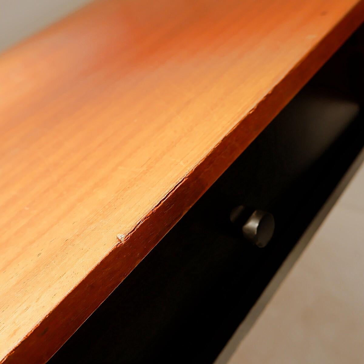 Mid Century Modern three-drawer desk For Sale 3