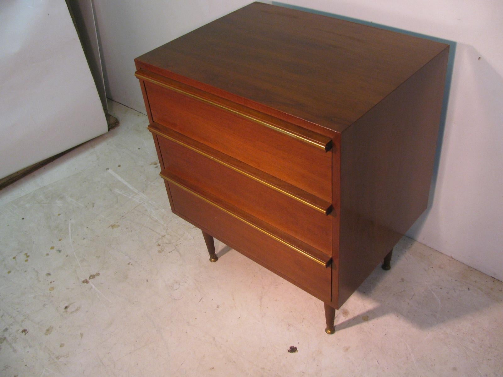 Mid-Century Modern Walnut Cabinet End Table Style Of Edmond Spence In Good Condition In Port Jervis, NY