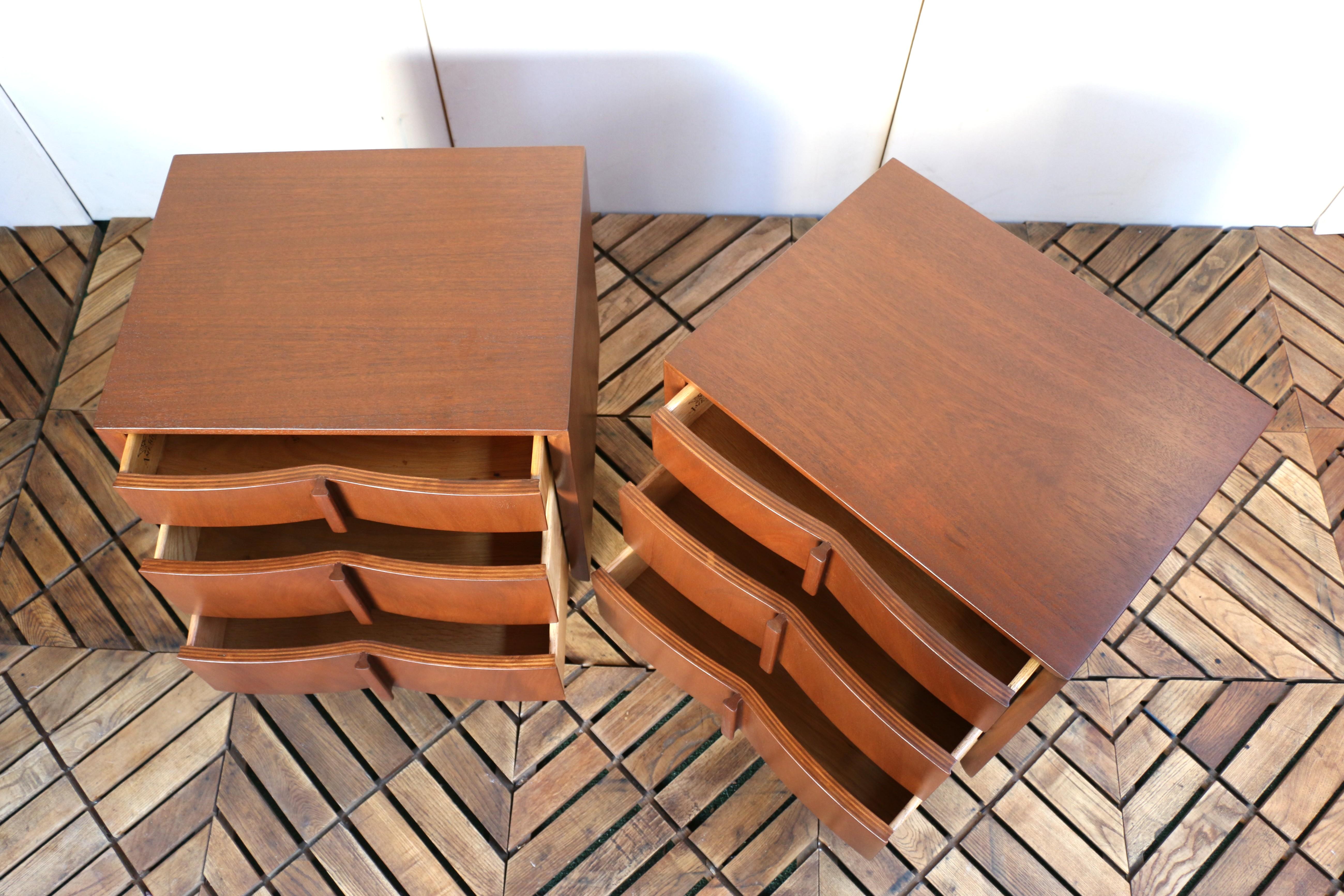 Mid-Century Modern Three Drawers Nightstands by American of Martinsville, c.1960 For Sale 12