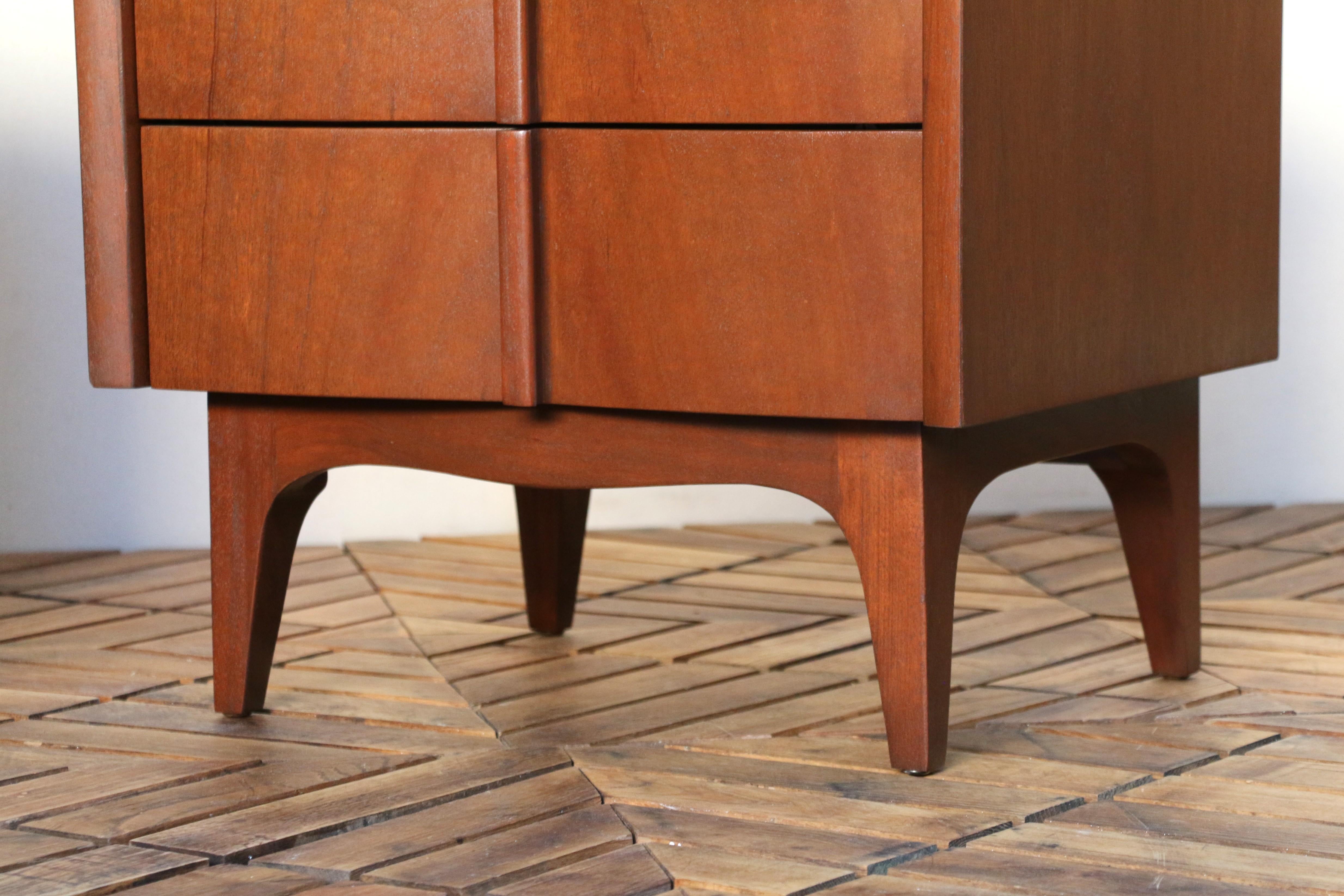Wood Mid-Century Modern Three Drawers Nightstands by American of Martinsville, c.1960 For Sale