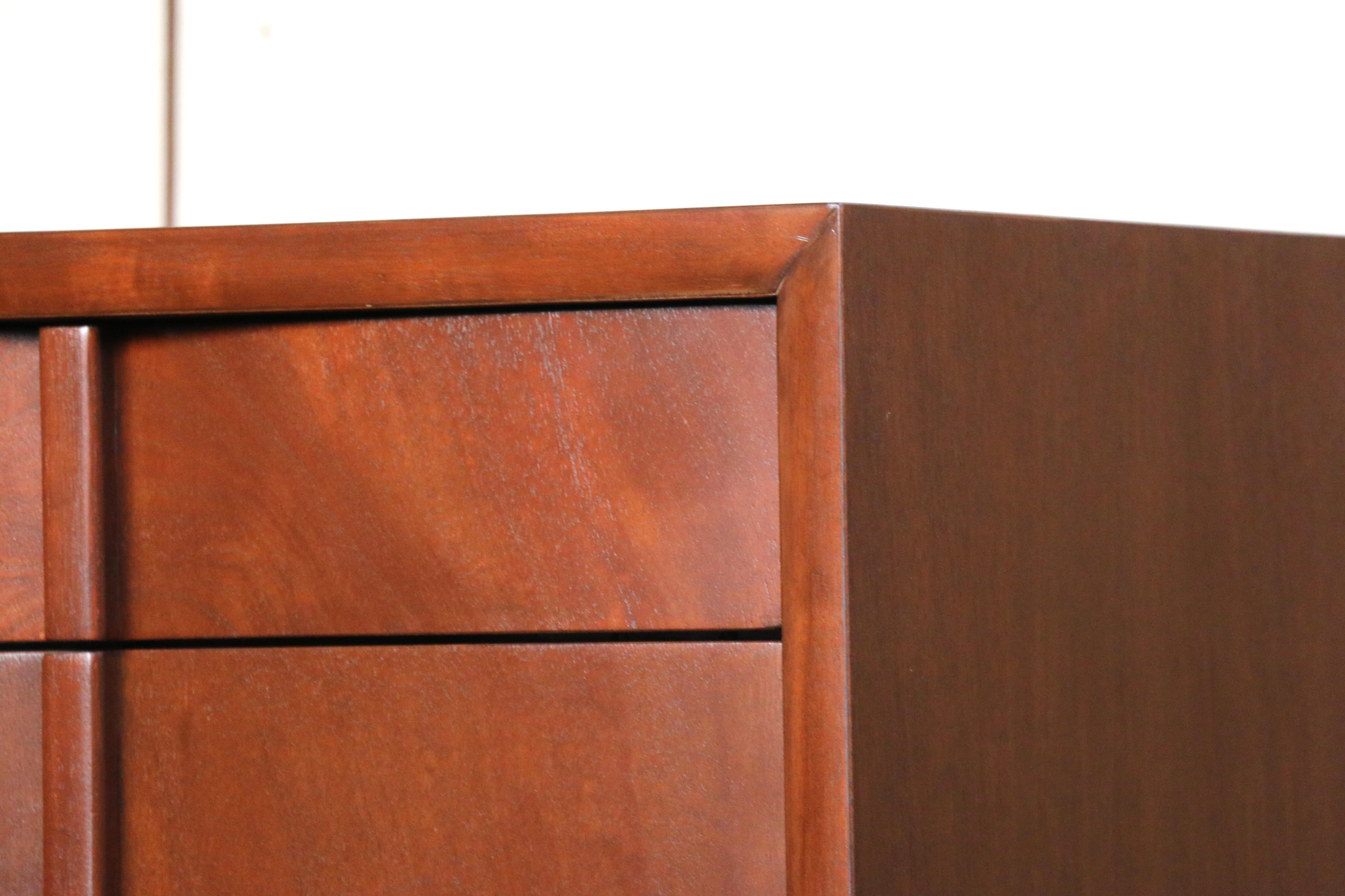 Mid-Century Modern Three Drawers Nightstands by American of Martinsville, c.1960 For Sale 1