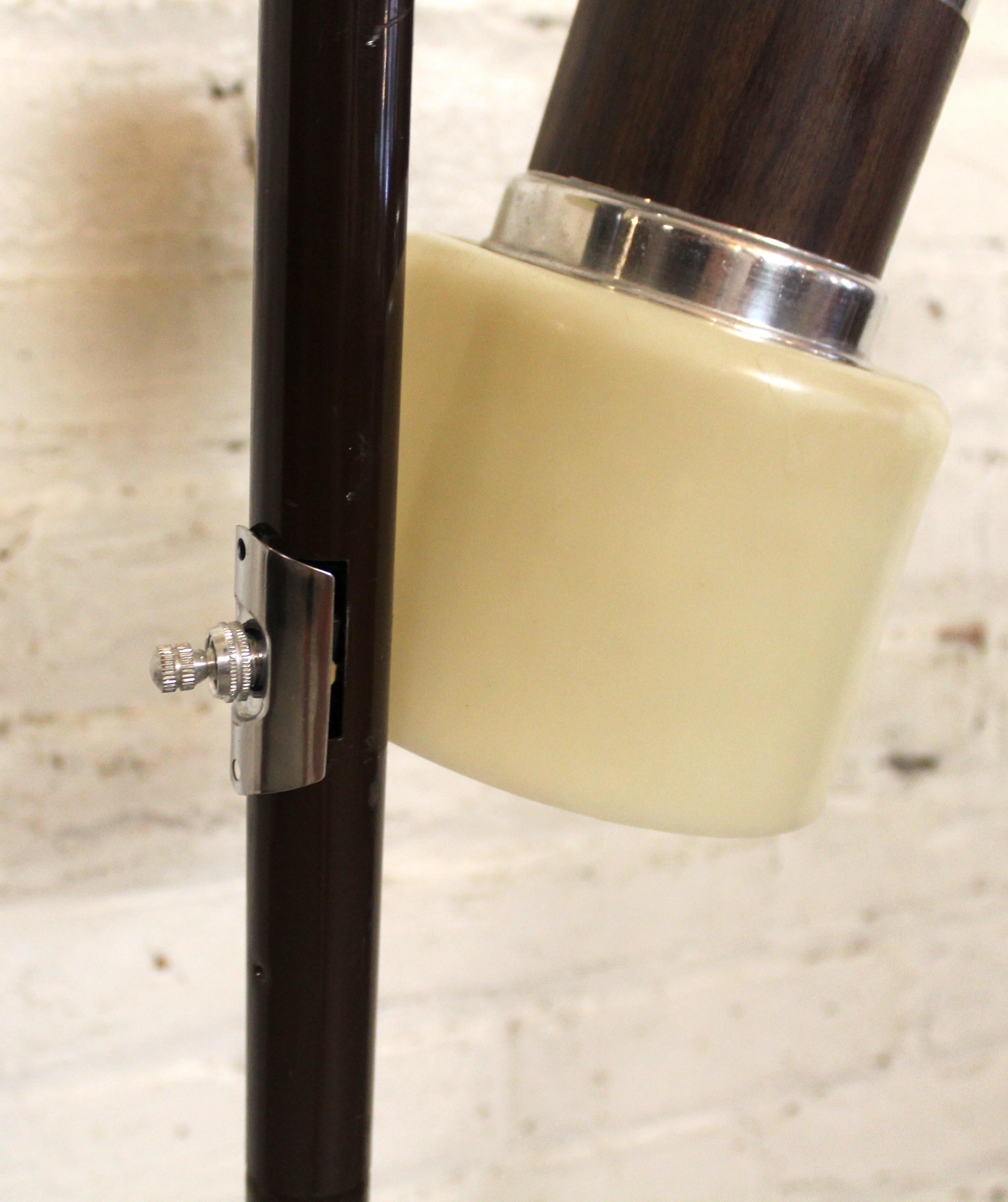 Mid-Century Modern Three Head Tension Lamp Attr. Gerald Thurston for Lightolier In Good Condition For Sale In Brooklyn, NY
