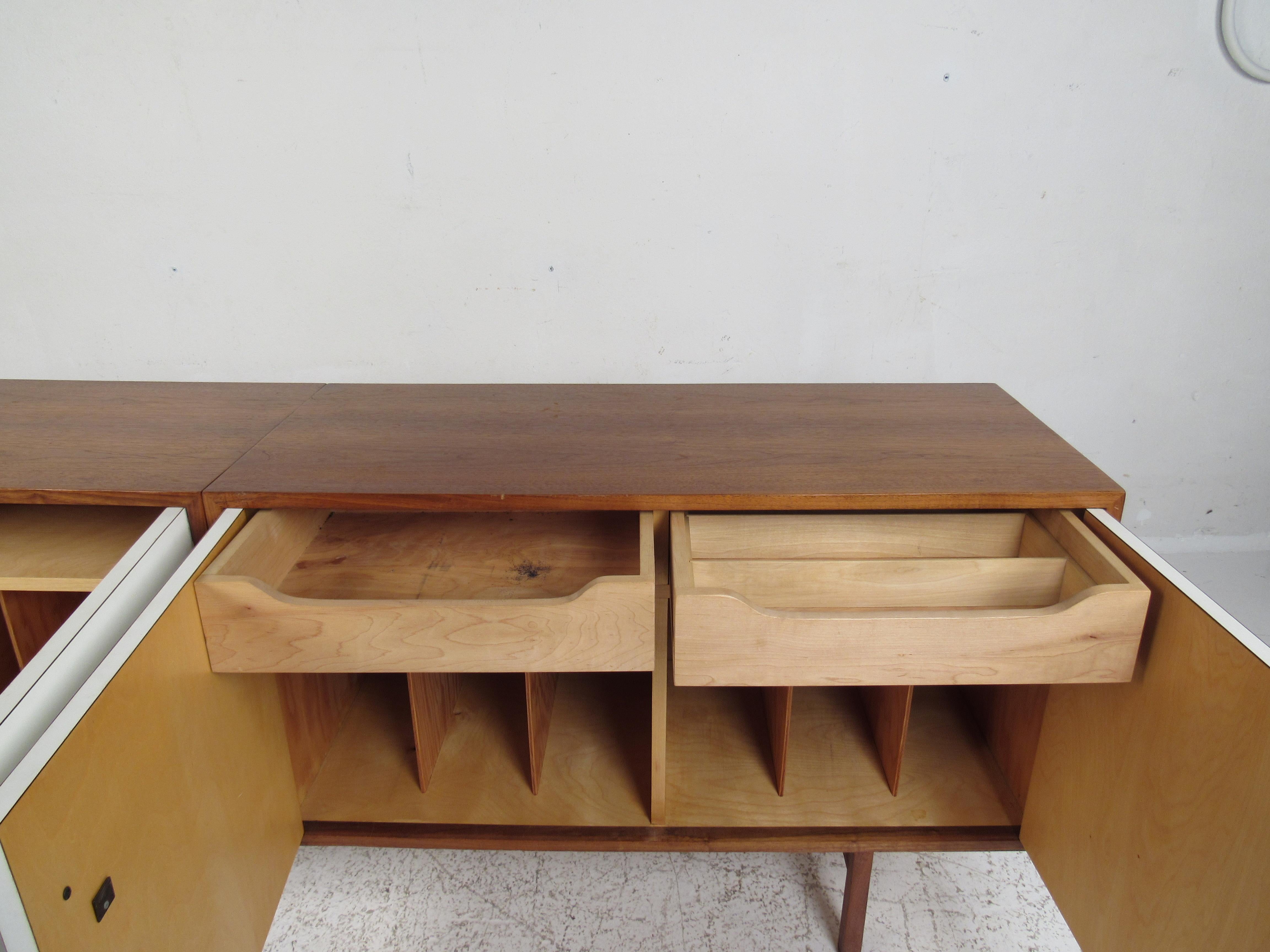 Mid-Century Modern Three-Piece Record Cabinet In Good Condition In Brooklyn, NY