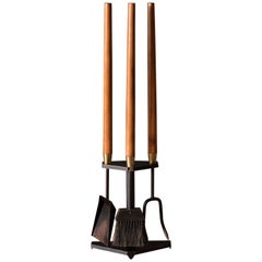 Ensemble d'outils pour cheminée sur pied:: trois pièces:: moderne du milieu du siècle:: par Seymour