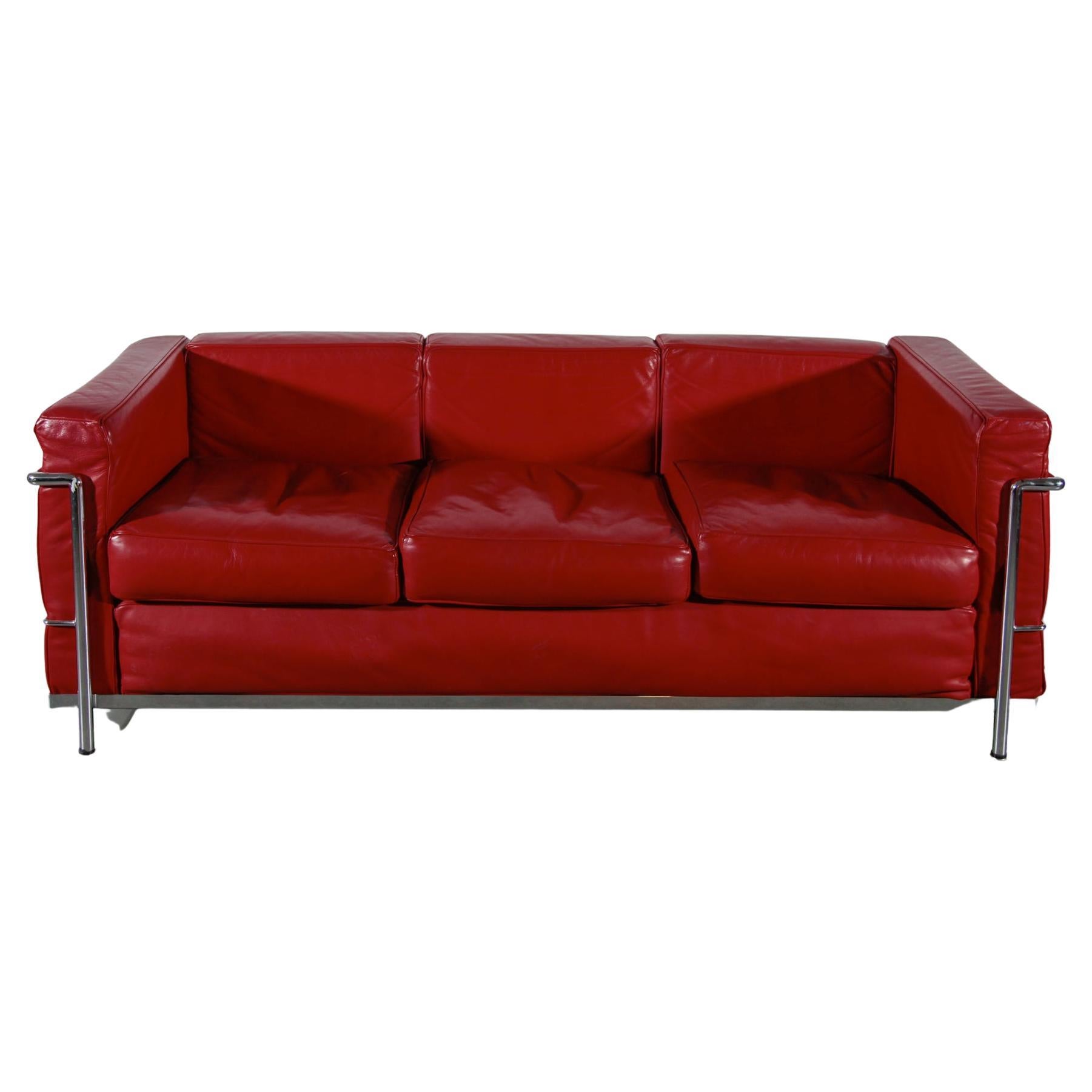 A very nice three seat sofa in red leather comfortable to sit in.The sofa is a part of our 3-piece collection and become easily recognizable by its iconic polished steel external frames. The clean, straight lines of the LC2 collection help define