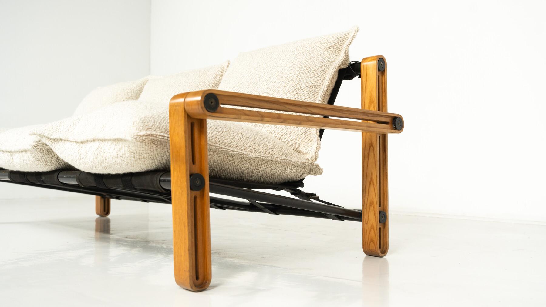 Mid-Century Modern Three-Seater Sofa, 1960s - New Upholstery en vente 5