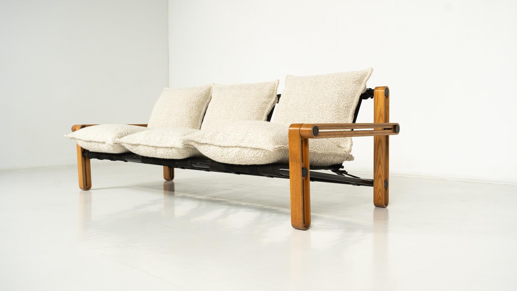 Mid-Century Modern Three-Seater Sofa, 1960s - New Upholstery en vente 10