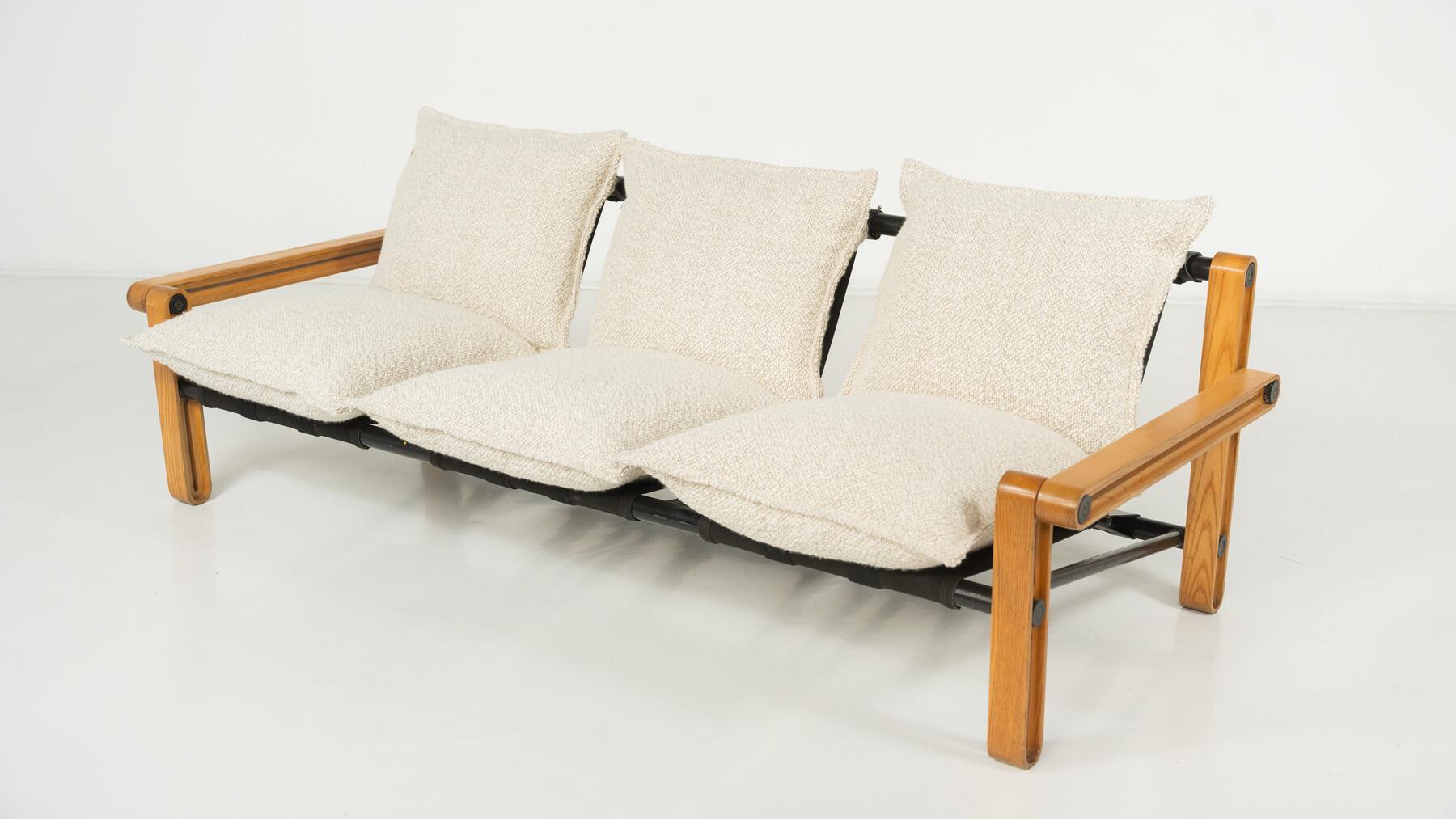 Mid-Century Modern Three-Seater Sofa, 1960s - New Upholstery en vente 3