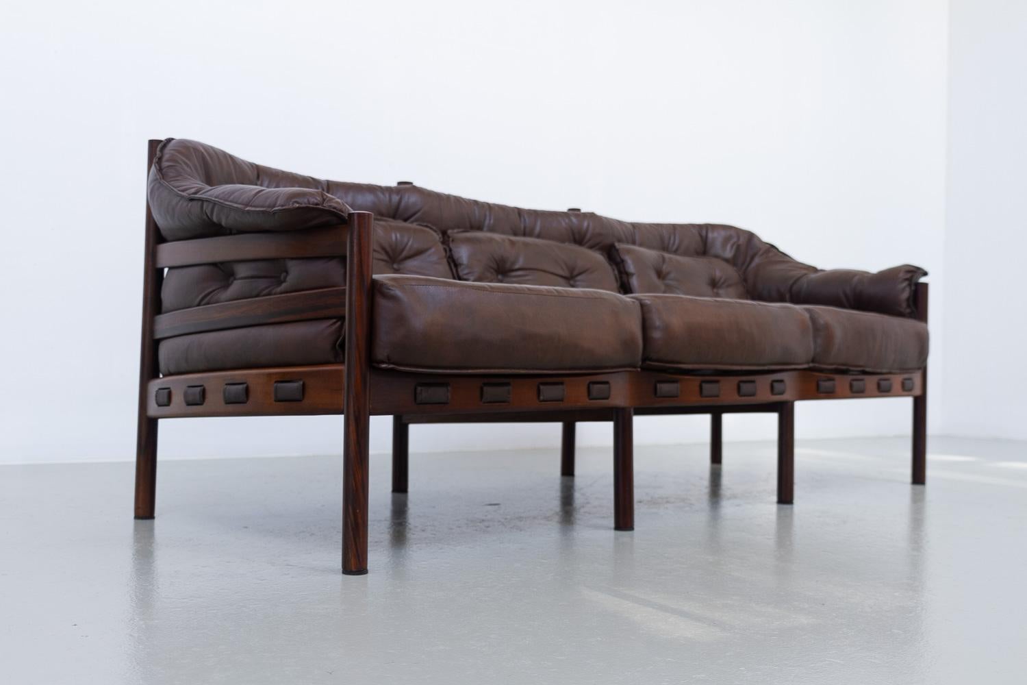 Imitation cuir Canapé trois places The Moderns, par Ellekær & Norell pour Coja Suède, années 1970. en vente