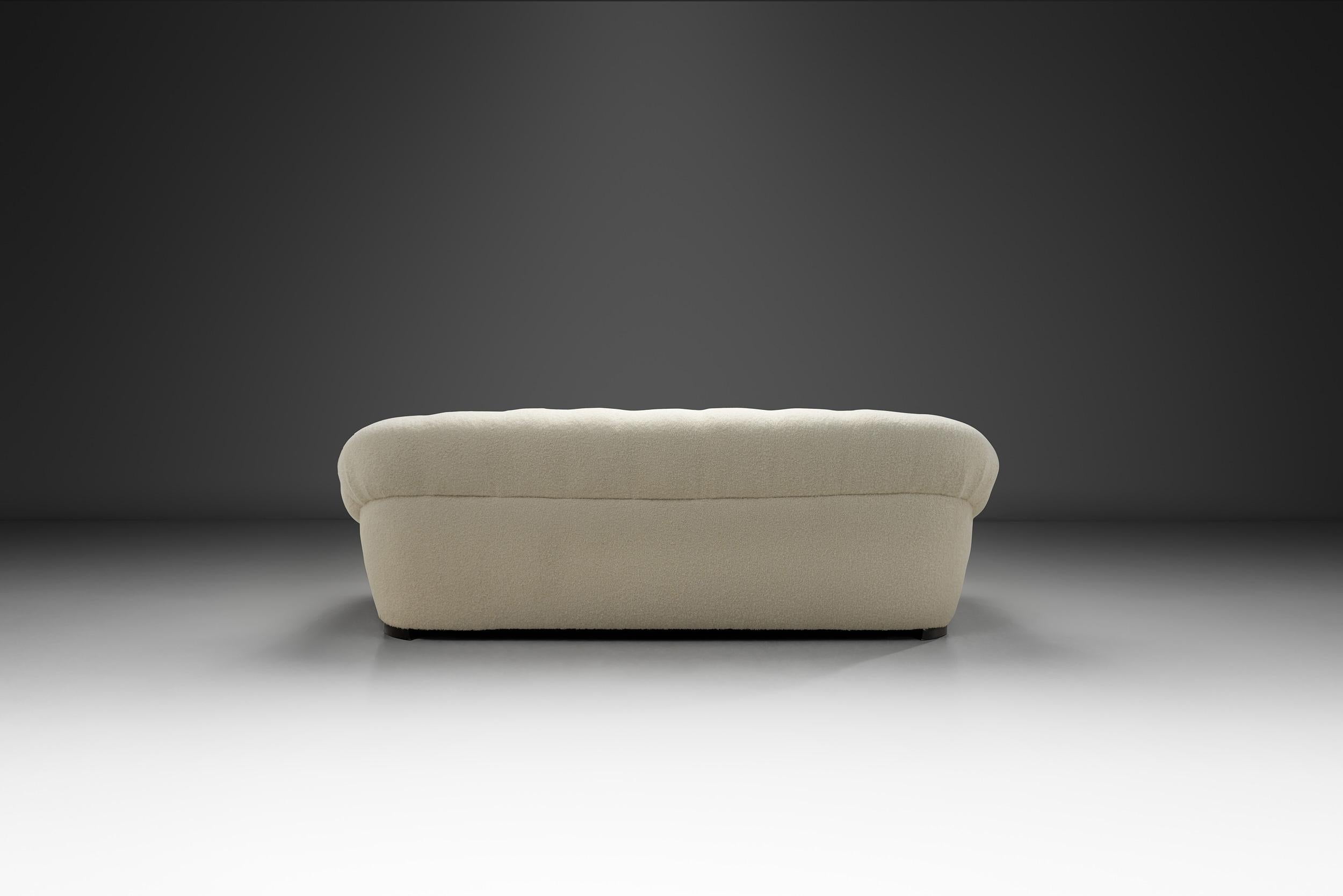 Mid Century Modern Three-Seater Sofa, Europe 1960s In Good Condition For Sale In Utrecht, NL