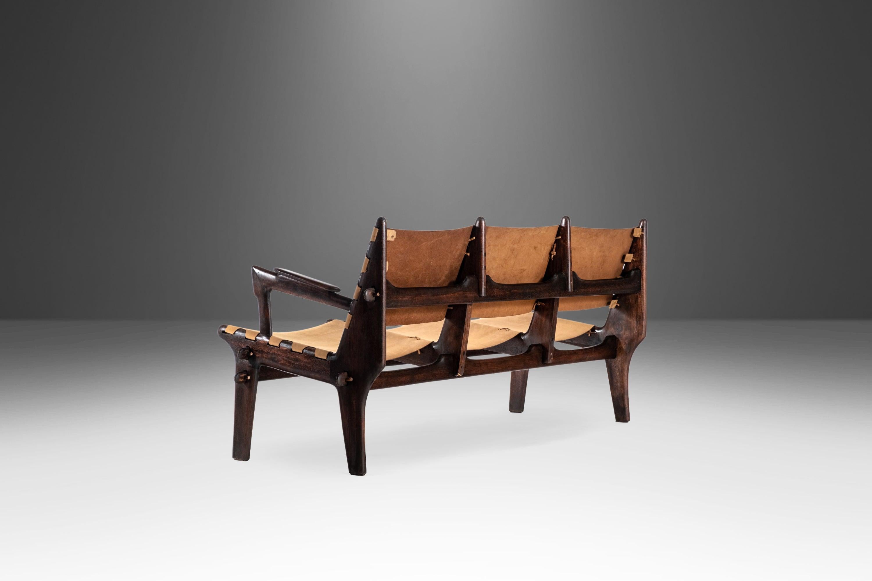 Dreisitzer-Sofa aus Obstholz und Leder von Angel Pazmino, Ecuador, ca. 1960er Jahre (Ecuadorianisch) im Angebot
