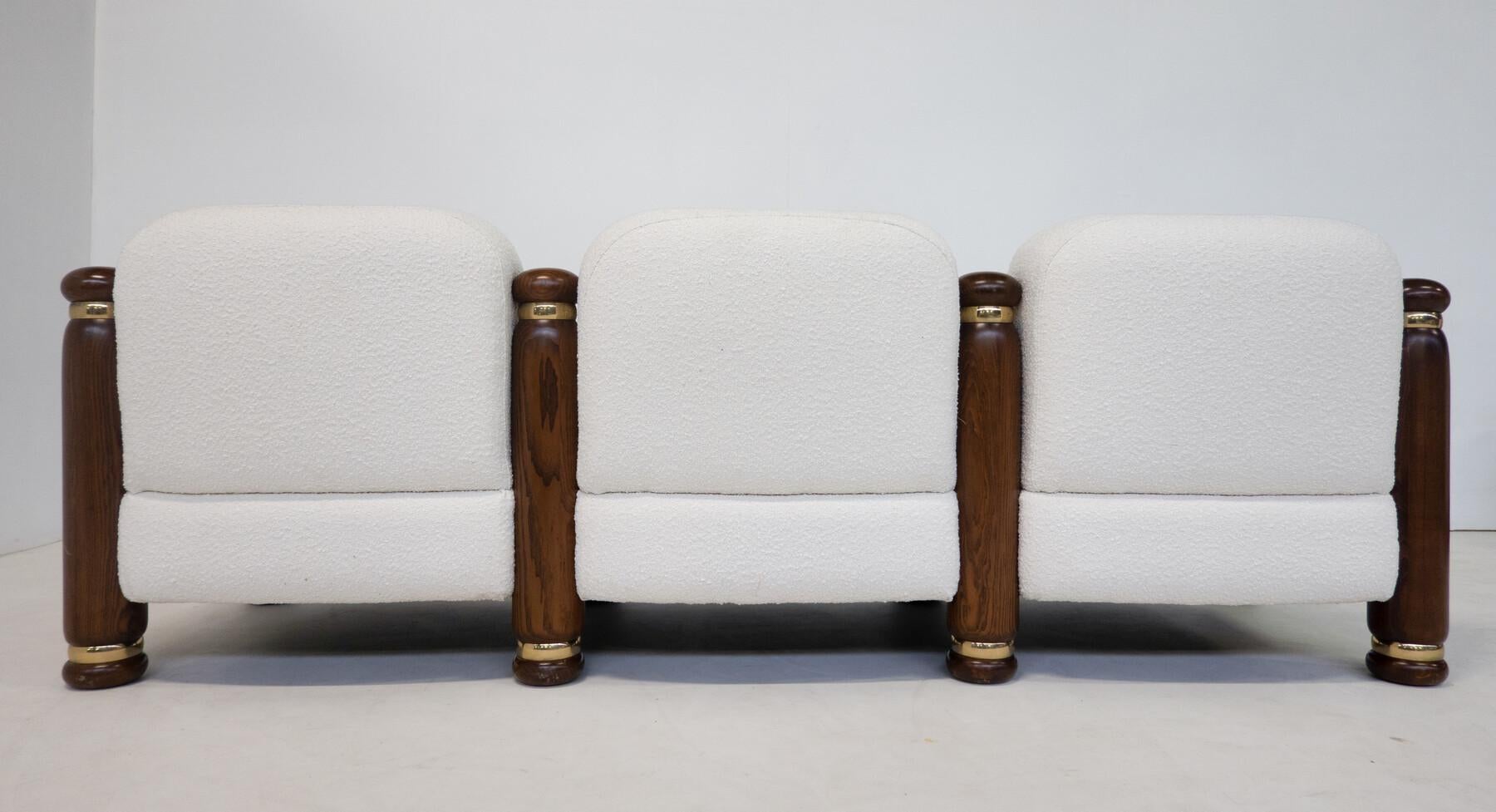 Modernes Dreisitzer-Sofa aus der Mitte des Jahrhunderts, Italien, 1970er Jahre, neu gepolstert (Italienisch) im Angebot