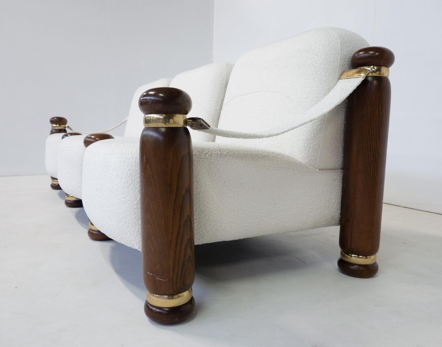 Modernes Dreisitzer-Sofa aus der Mitte des Jahrhunderts, Italien, 1970er Jahre, neu gepolstert (Bouclé) im Angebot