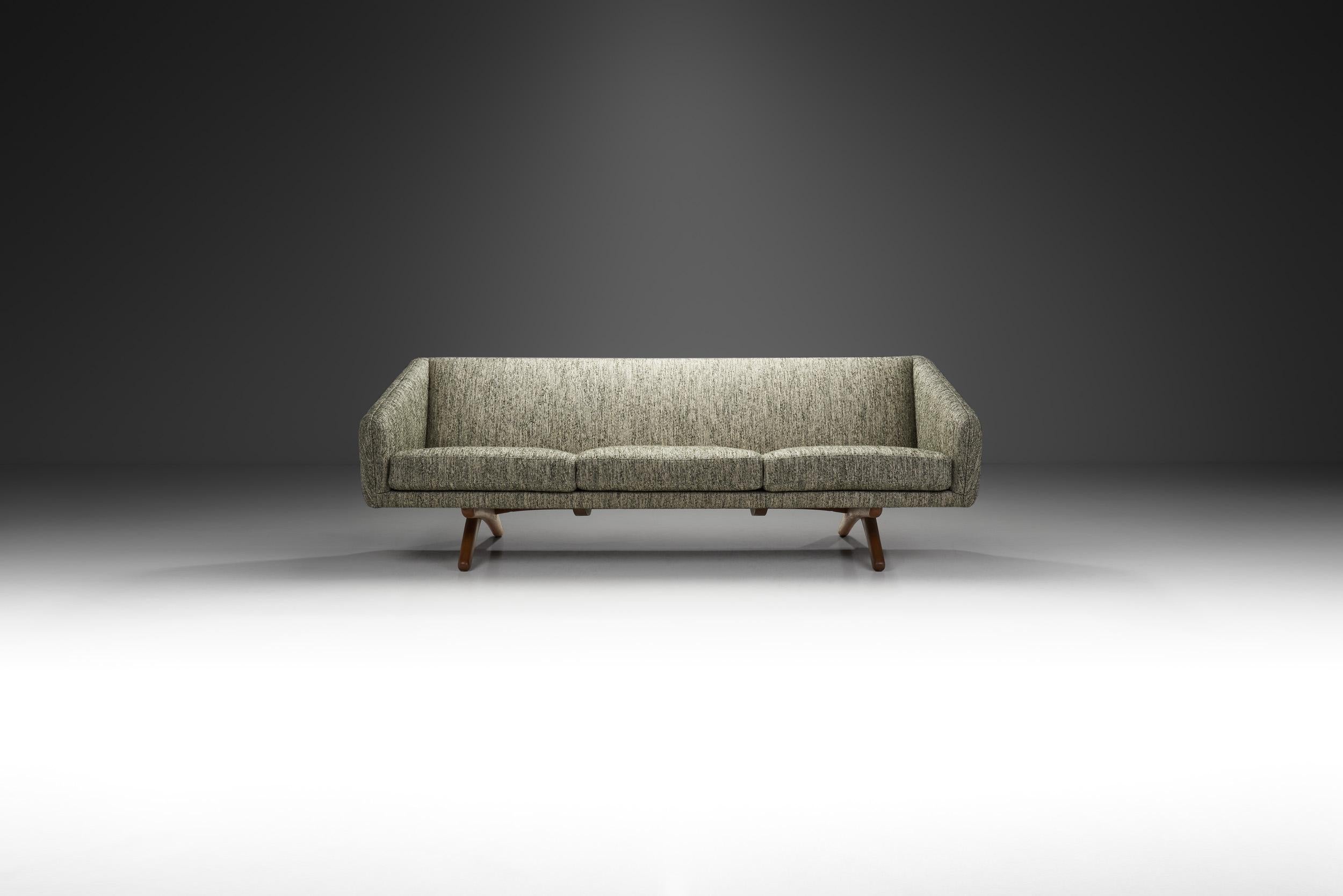 European Mid-Century Modern Three-Seater Sofa with Wooden Cross Legs, Europe, ca 1950s For Sale