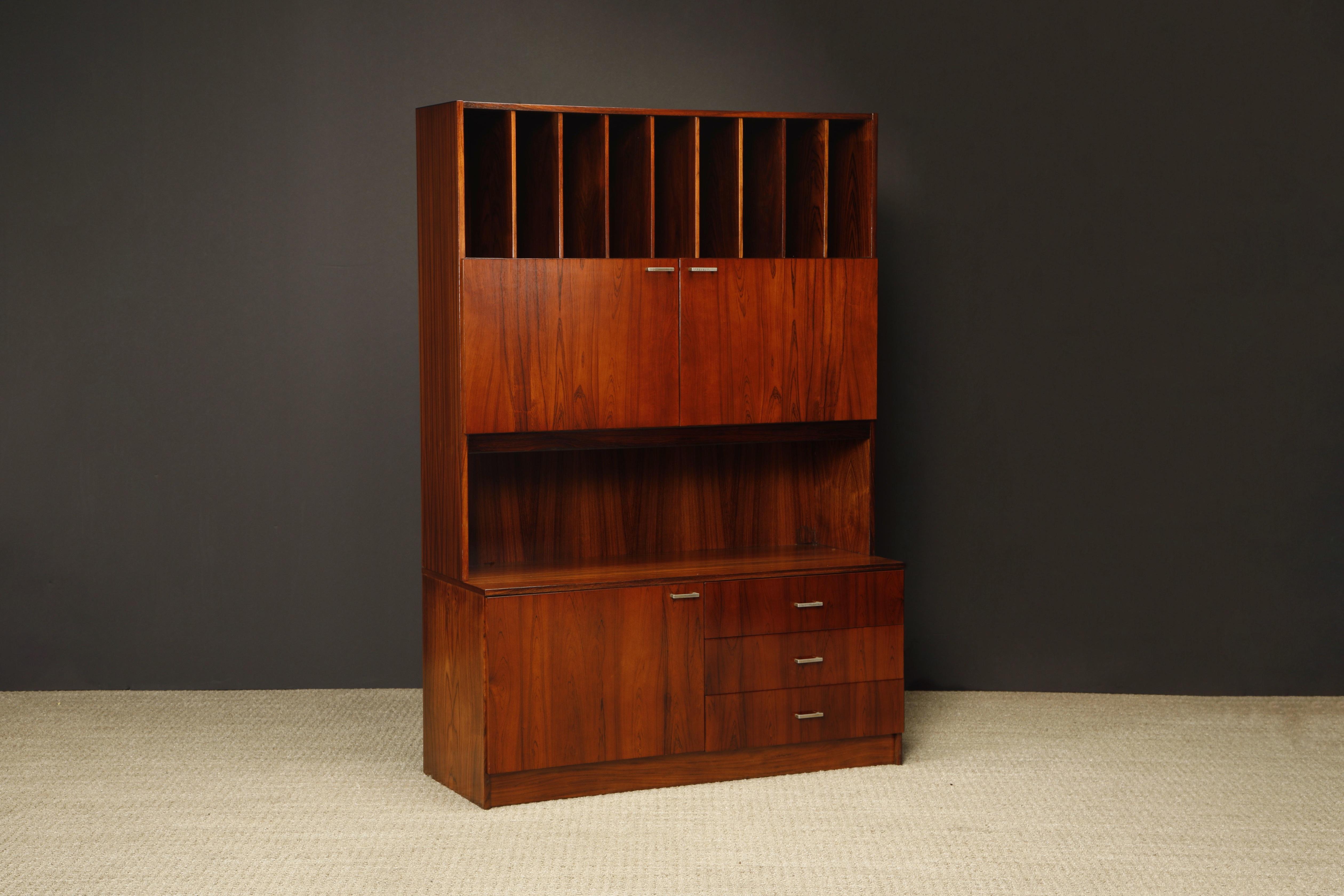 Mid-Century Modern Three Section Exotic Rosewood Bookcase, circa 1970s 2