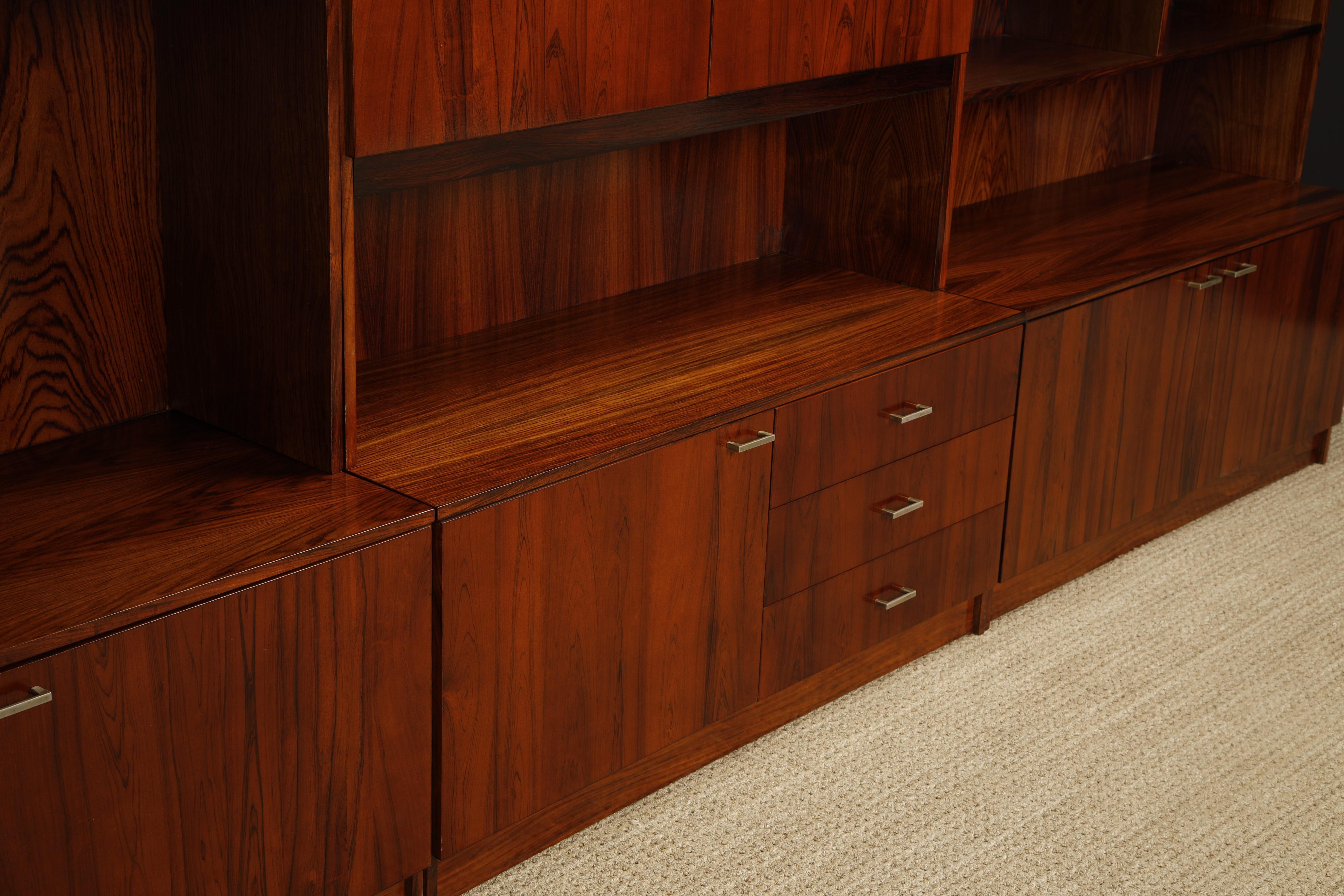 Mid-Century Modern Three Section Exotic Rosewood Bookcase, circa 1970s In Good Condition In Los Angeles, CA