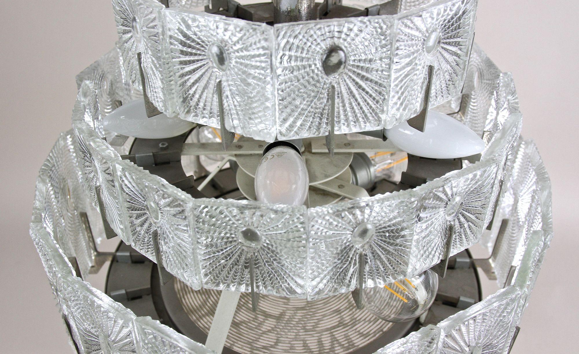 Lustre à trois niveaux en verre The Moderns par Rupert Nikoll, Autriche années 1950 en vente 5