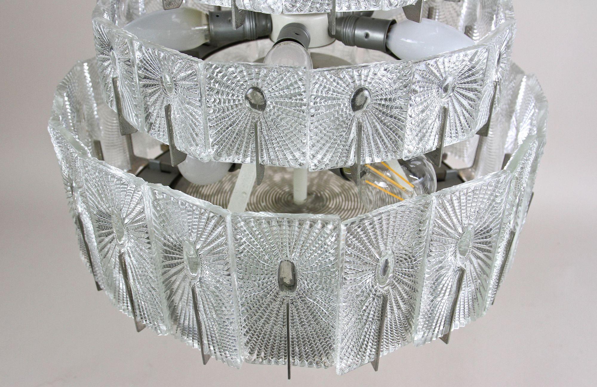 Lustre à trois niveaux en verre The Moderns par Rupert Nikoll, Autriche années 1950 en vente 7