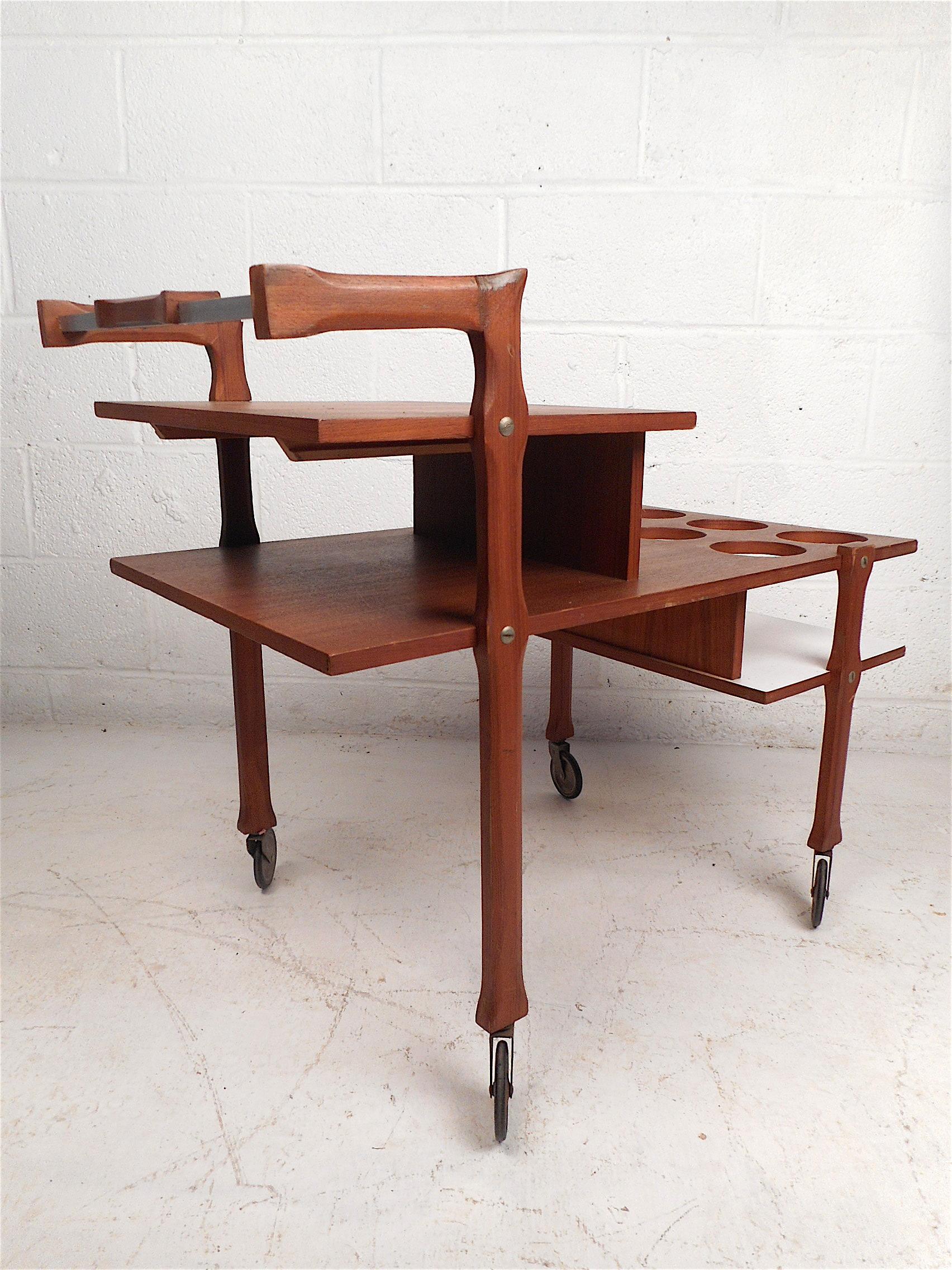 Mid-Century Modern Three-Tiered Bar Cart In Good Condition In Brooklyn, NY