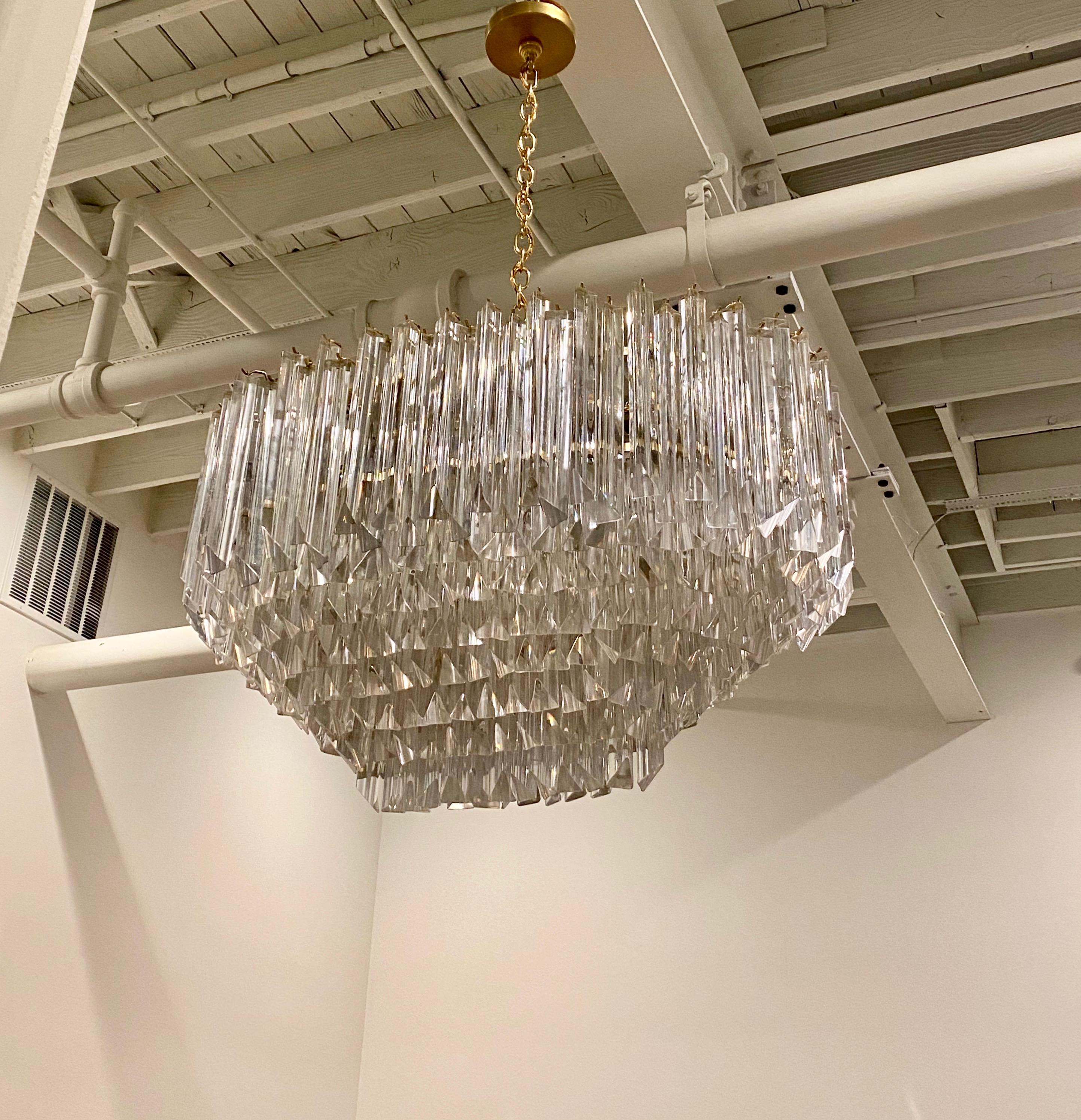 Mid-Century Modern Tiered Oval Chandelier In Excellent Condition For Sale In North Bergen, NJ