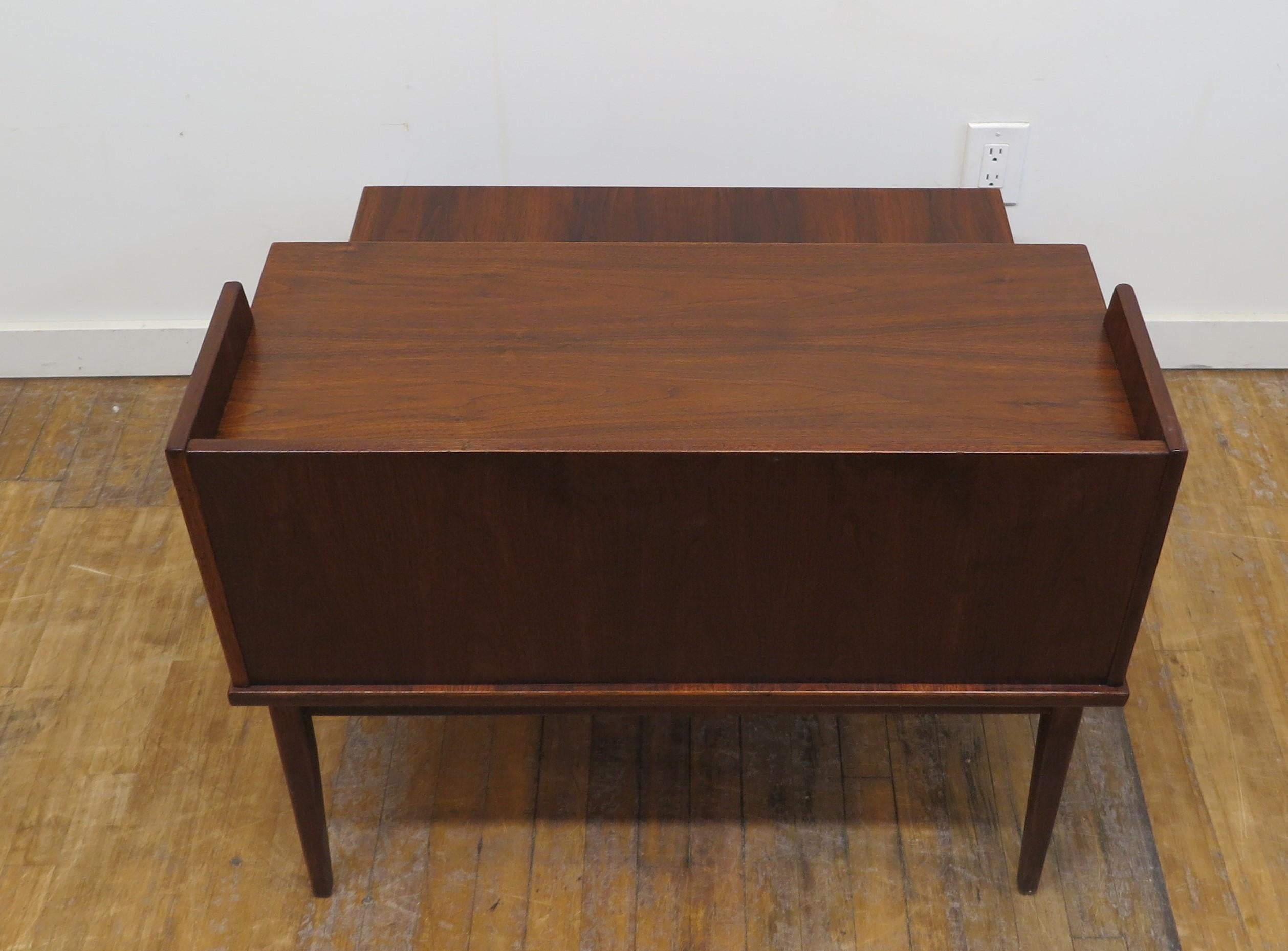 Mid-Century Modern Tiered Side Table In Good Condition In New York, NY