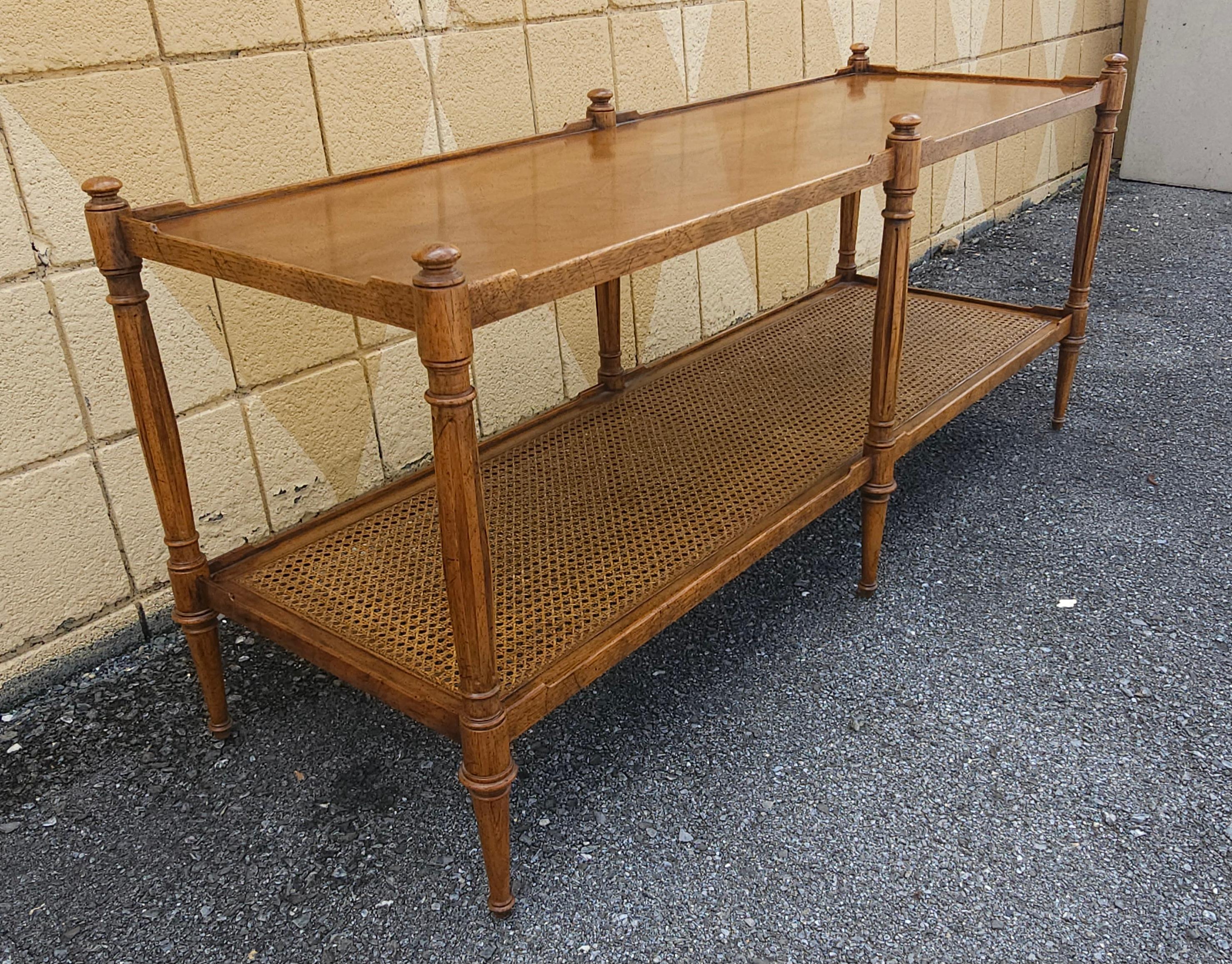 Autre Table de cocktail ou console en noyer et rotin de style The Moderns Modernity en vente