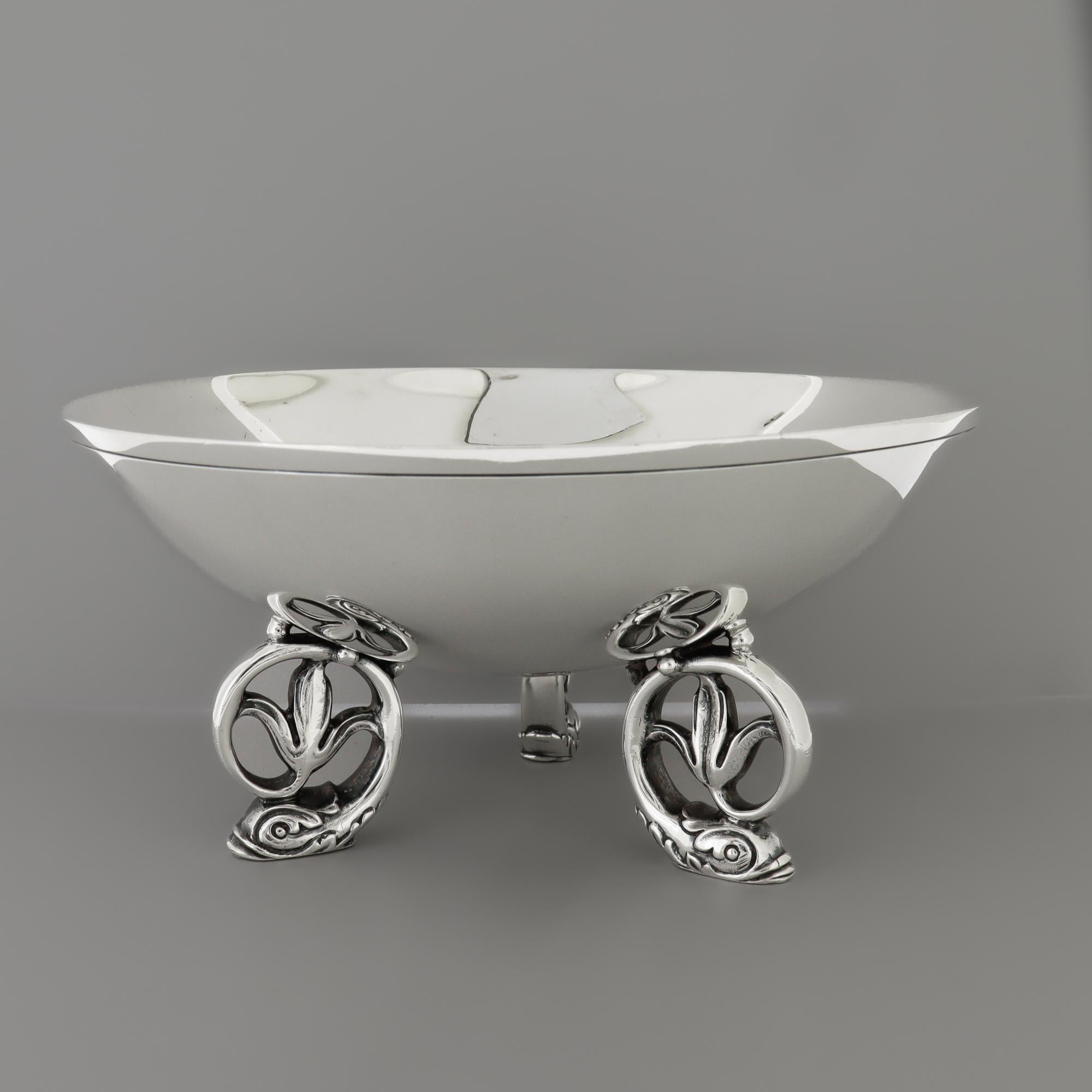 Argento 925 Ciotola in argento Tiffany & Co. in stile metà secolo moderno con piedini a delfino in vendita