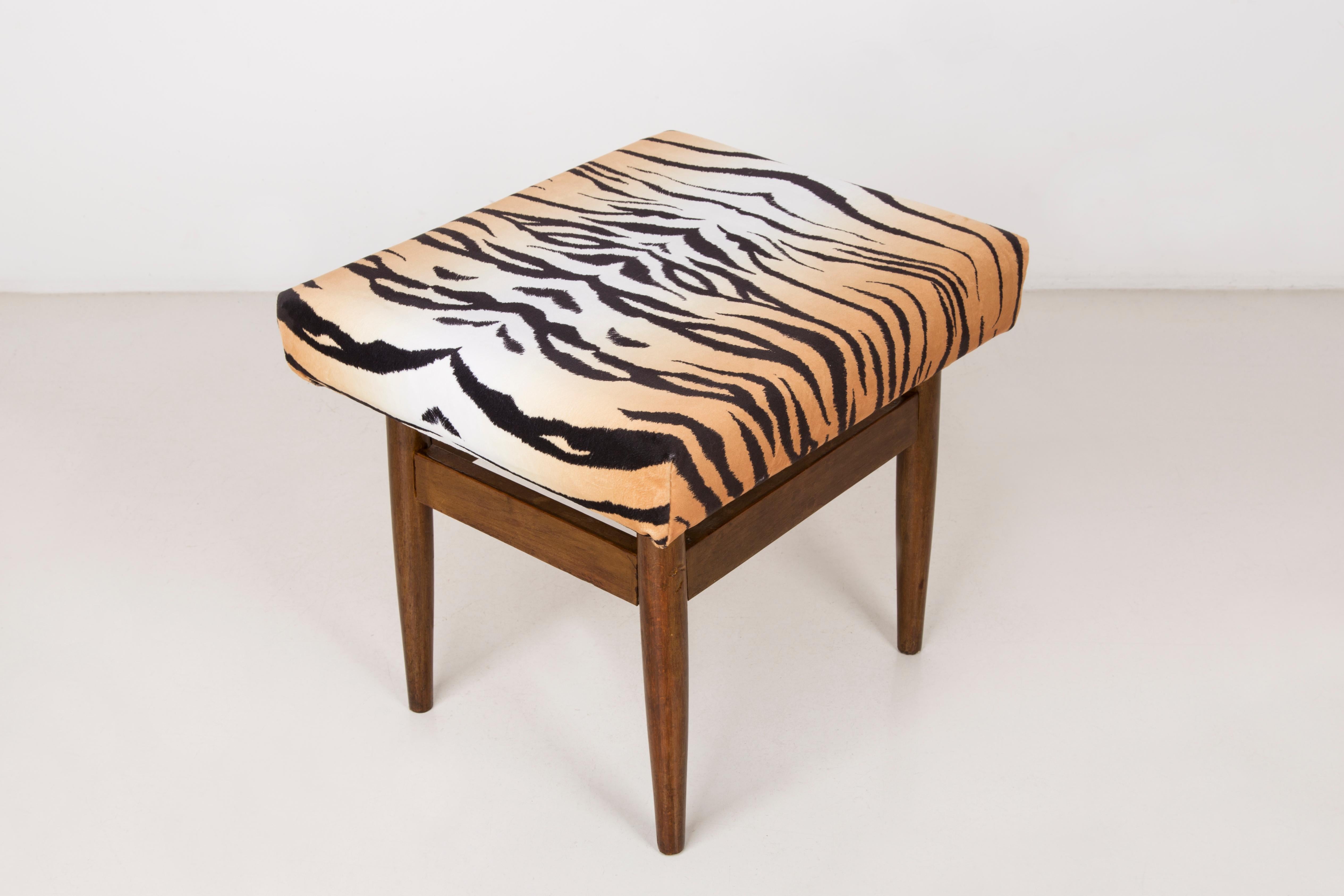 Mid-Century Modern Tiger Print Armchair and Stool, 1960s, Germany For Sale 2