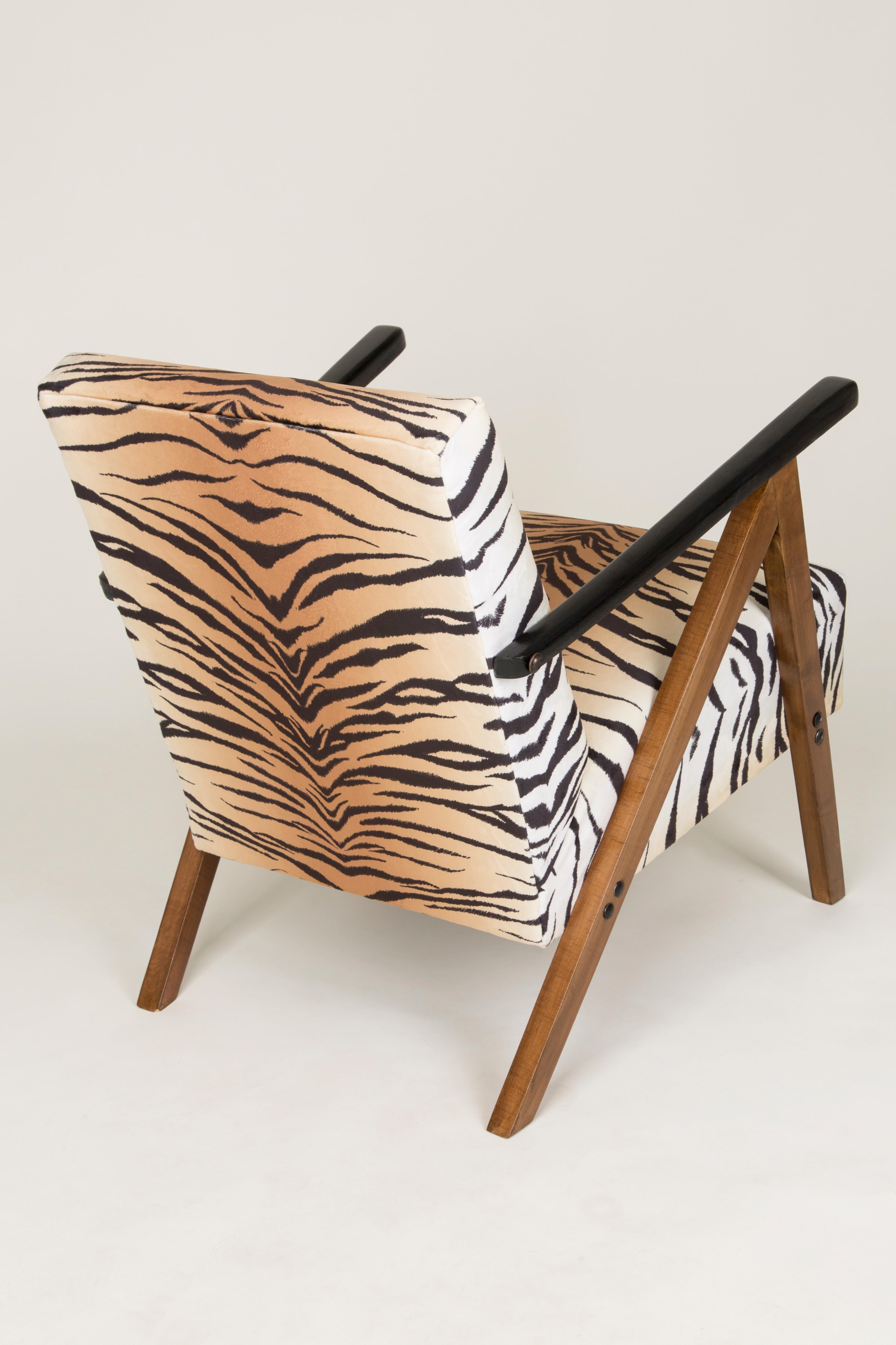 Mid-Century Modern Tiger Print Armchair and Stool, 1960s, Germany In Excellent Condition For Sale In 05-080 Hornowek, PL