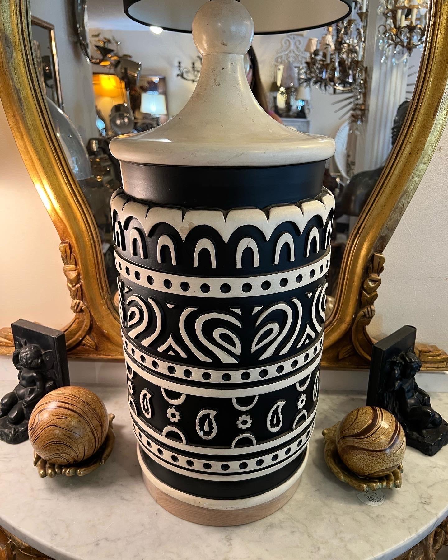 Mid-Century Modern Ceramic Tiki Lamp In Good Condition For Sale In Redding, CT