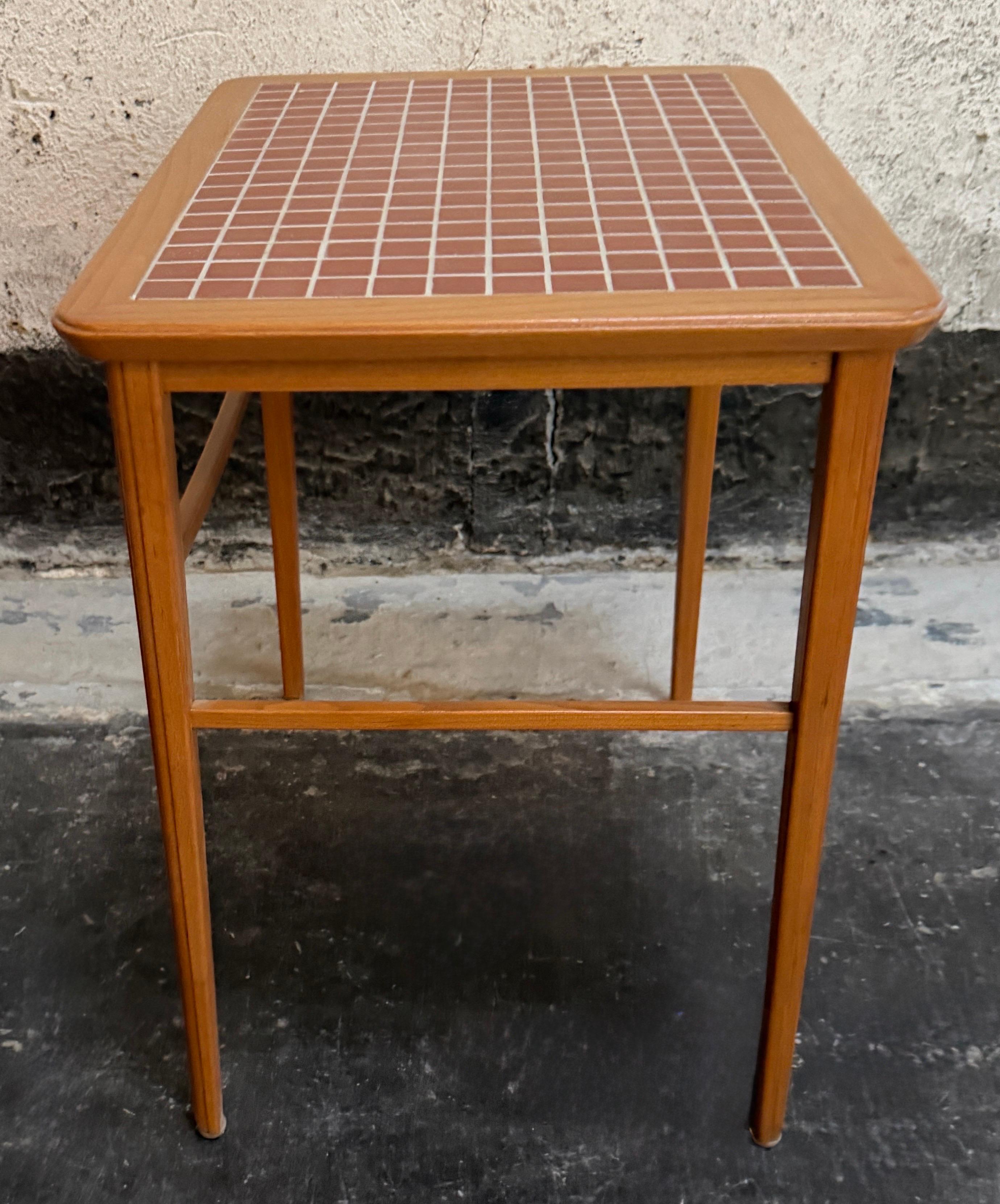 Handsome and functional petite Mid-Century Swedish Modern side, end or drink table, characteristic of high-quality Scandinavian design from the 1960s.

• Frame and tapered legs are constructed from beautiful, richly-grained Teak hardwood, showcasing