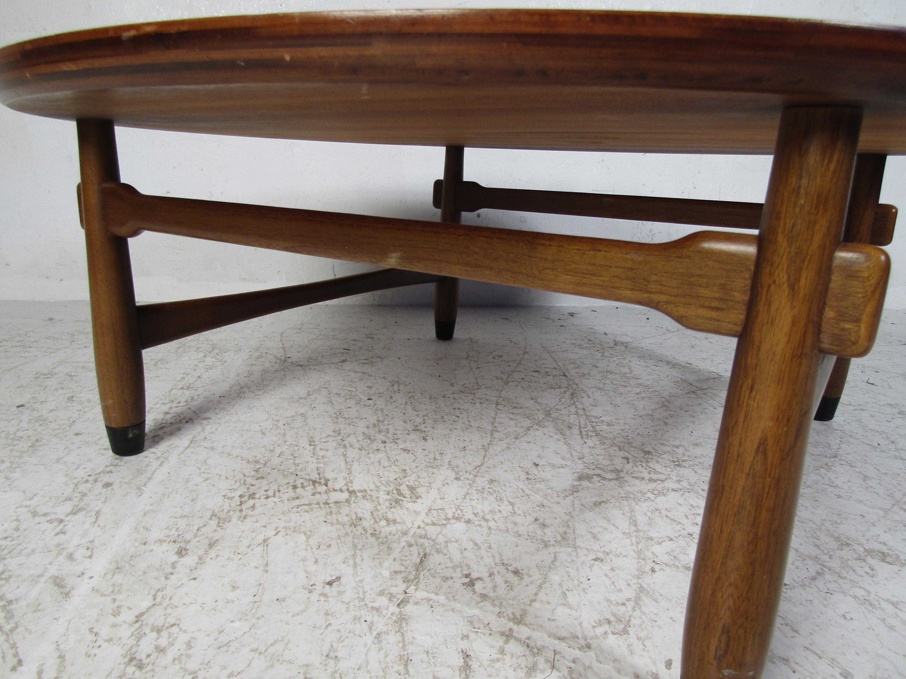 Mid-Century Modern Tile-Top Walnut Coffee Table by Lane In Good Condition In Brooklyn, NY