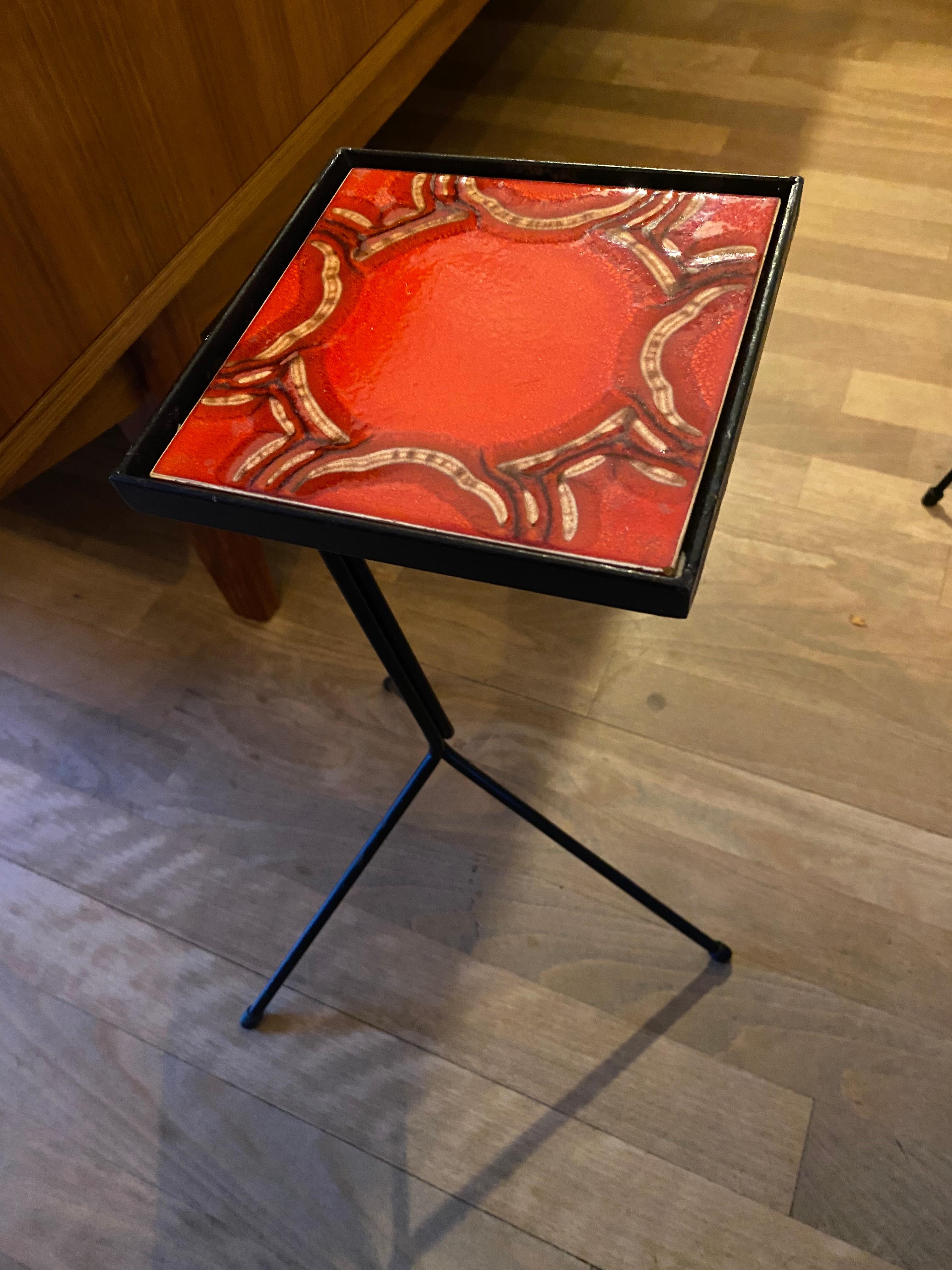 Mid-Century Modern Tile Tripod Side Table In Fair Condition For Sale In Waddinxveen, ZH