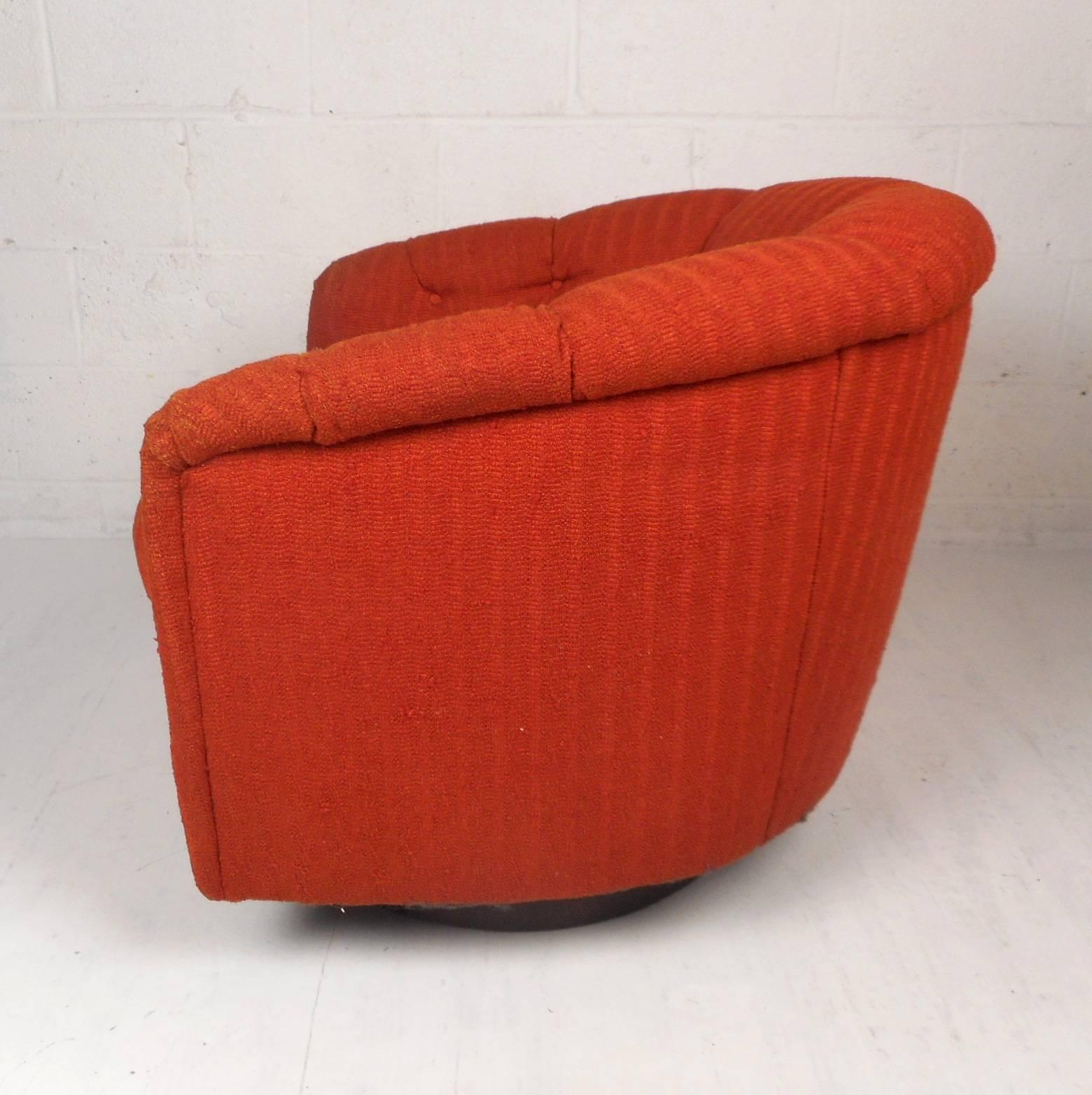 Mid-Century Modern Tilt and Swivel Lounge Chair in the Style of Milo Baughman In Good Condition In Brooklyn, NY