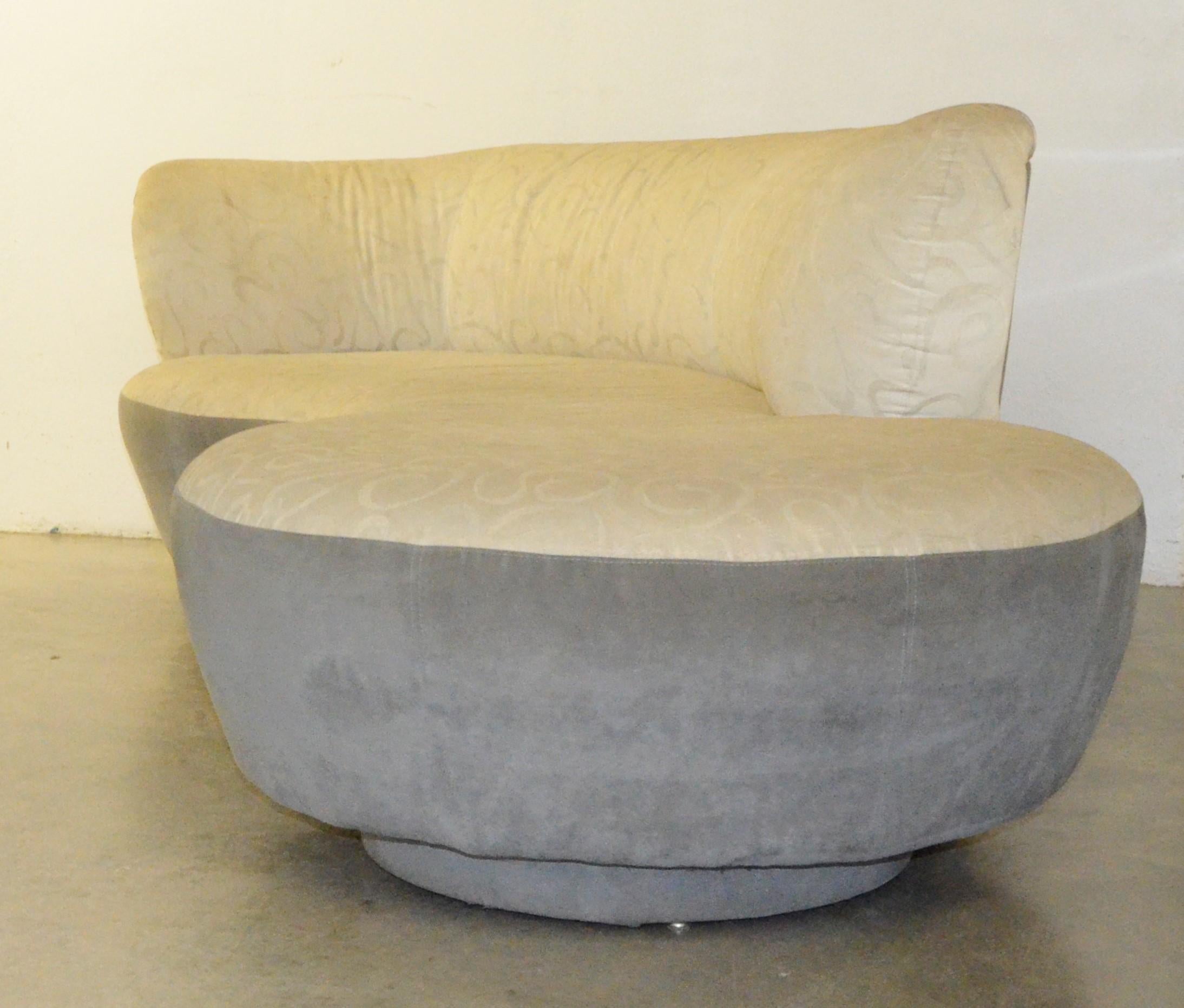 Offered is a cream / ivory /gray colored Mid-Century Modern 