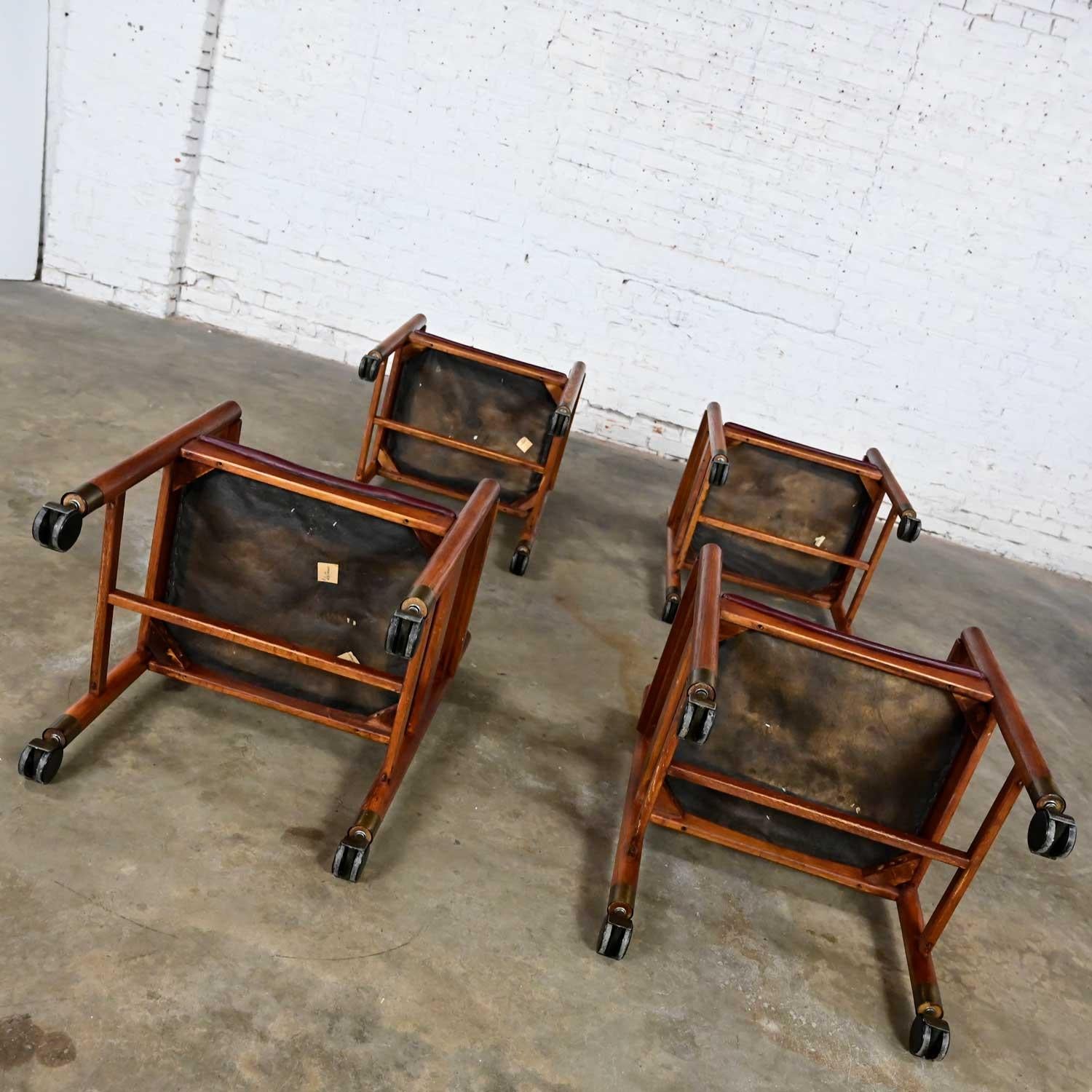 Chaises de jeu ou de salle à manger à roulettes en chêne et vinyle marron de style mi-siècle moderne ou moderne en vente 7