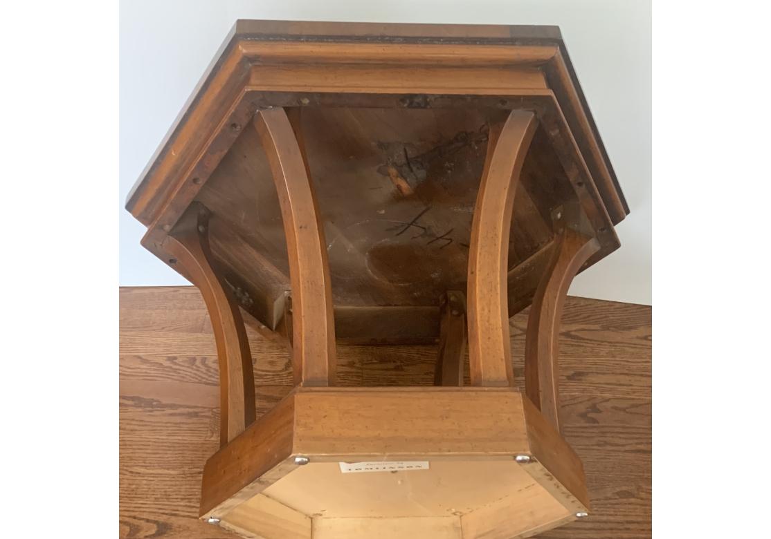 Mid Century Modern Tomlinson Furniture Mesa auxiliar octogonal siglo XX en venta