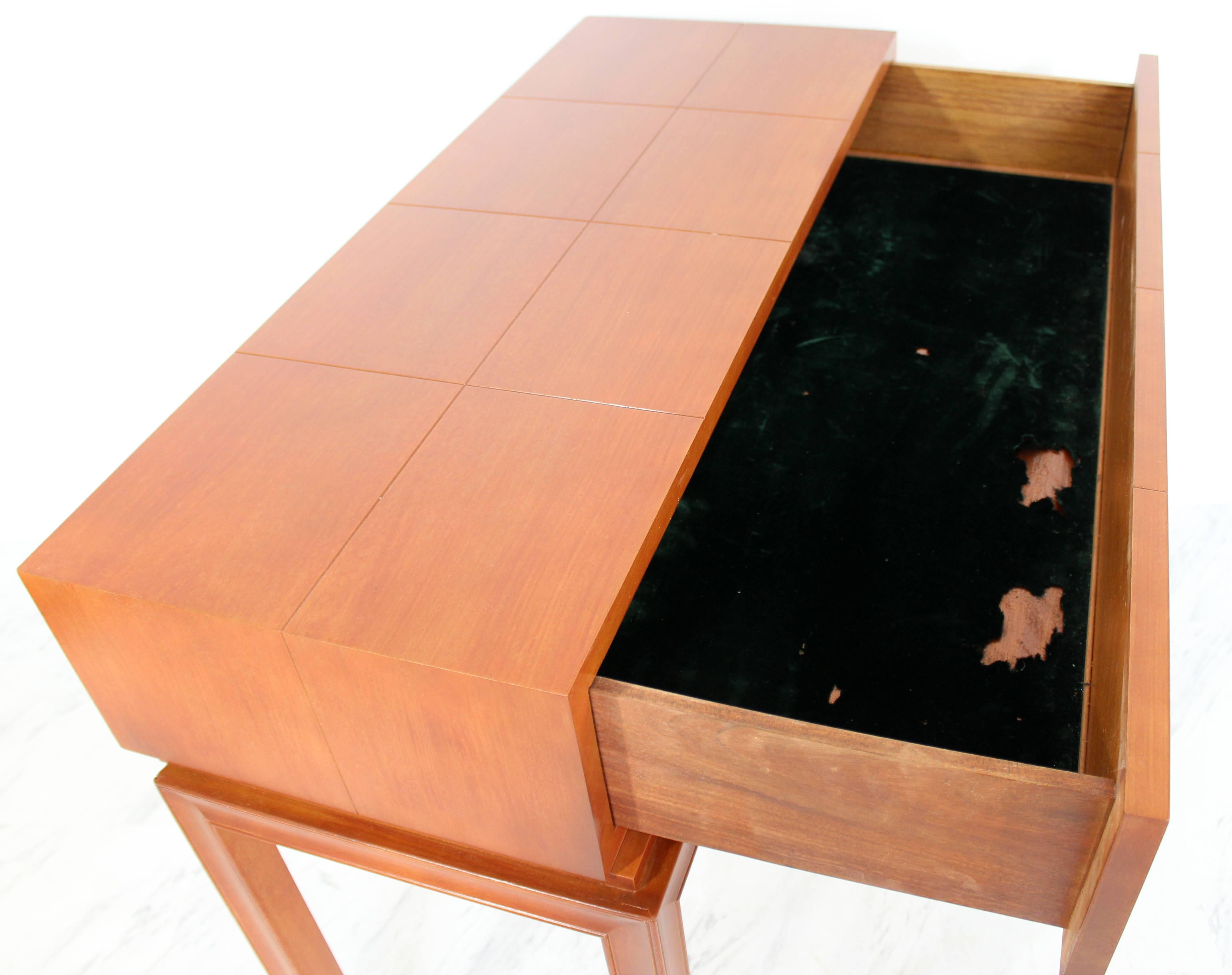 Mid-Century Modern Tommi Parzinger for Charak Console Foyer Table, 1950s In Good Condition In Keego Harbor, MI