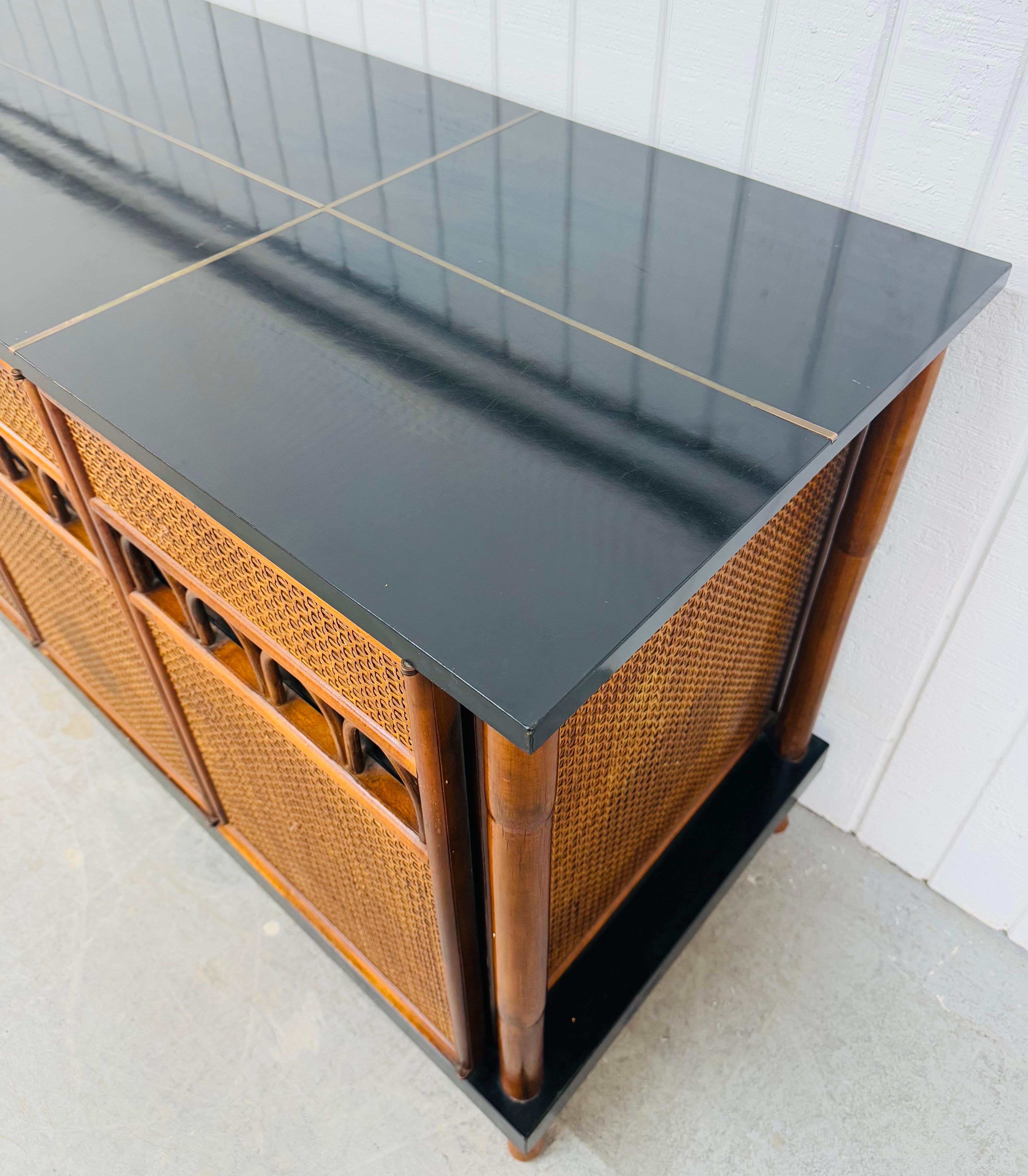 Credenza in canna di rattan in stile Tommi Parzinger, moderna e di metà secolo in vendita 2